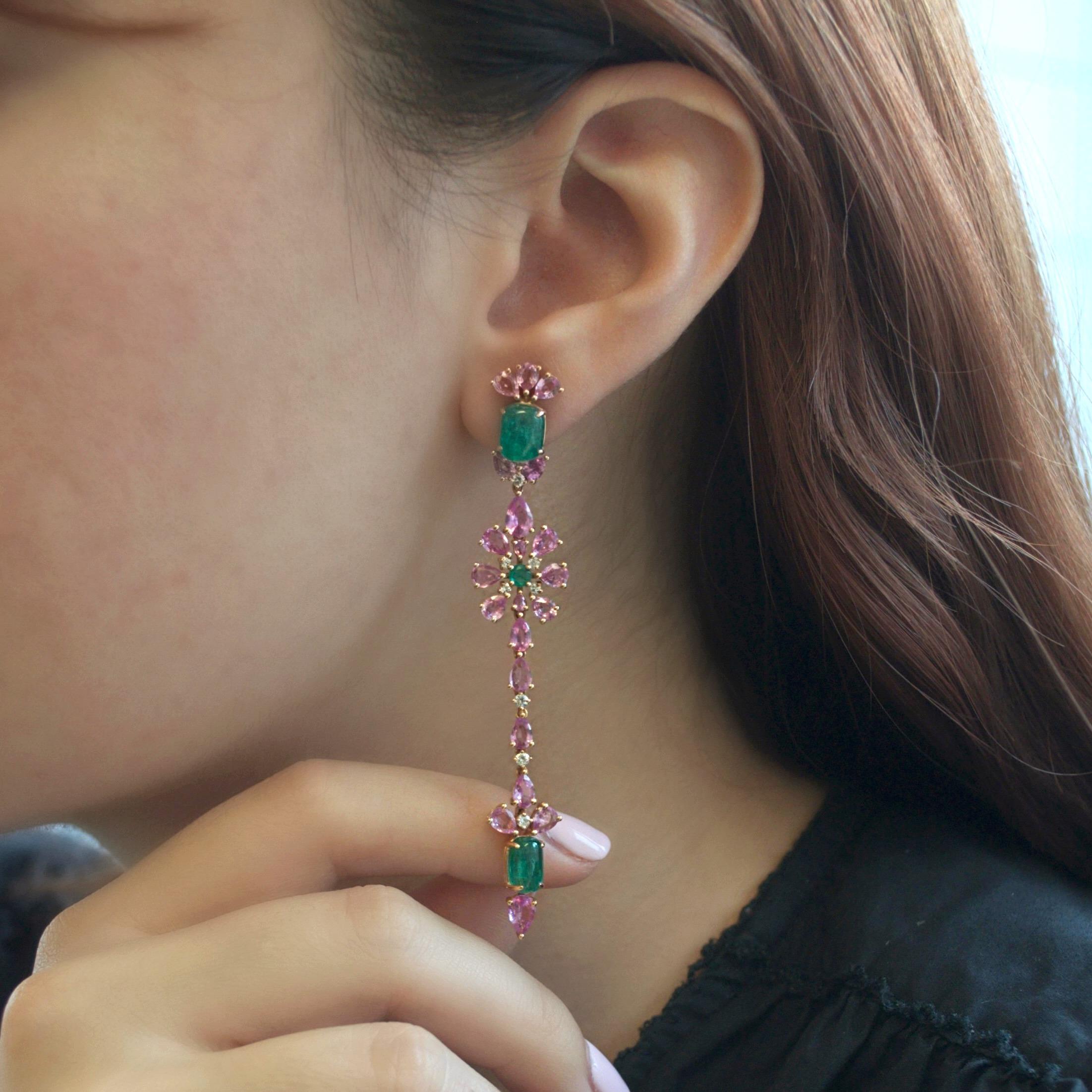 RUCHI kolumbianische lineare Ohrringe aus Roségold mit Smaragd und rosa Saphir (Zeitgenössisch) im Angebot