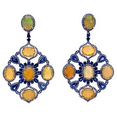 RUCHI Boucles d'oreilles chandelier éthiopiennes en opale, saphir bleu et diamants en rhodium bleu