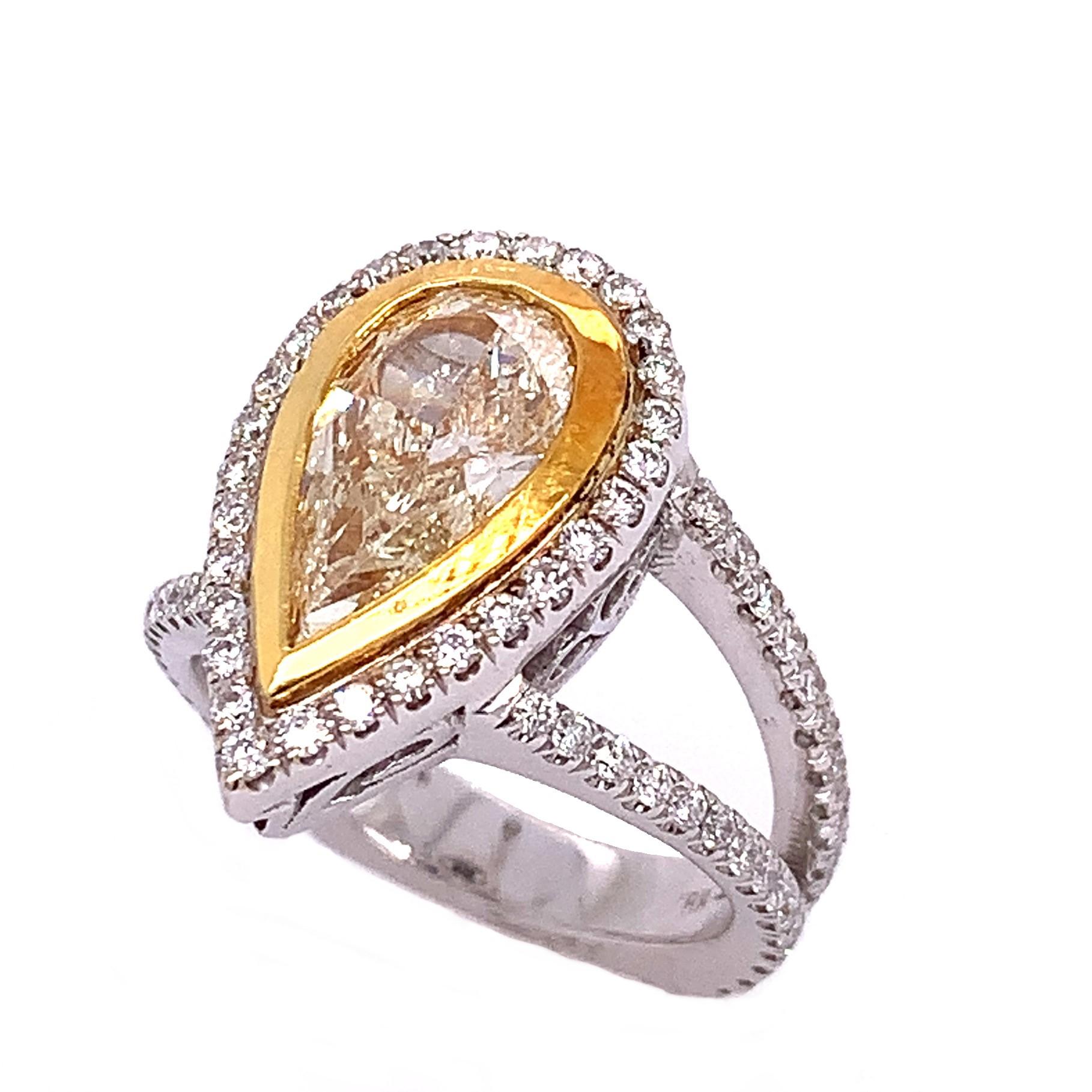18K White and Yellow Gold
Fancy Diamond: 2.02ct total weight.
Diamond: 1.18ct total weight.