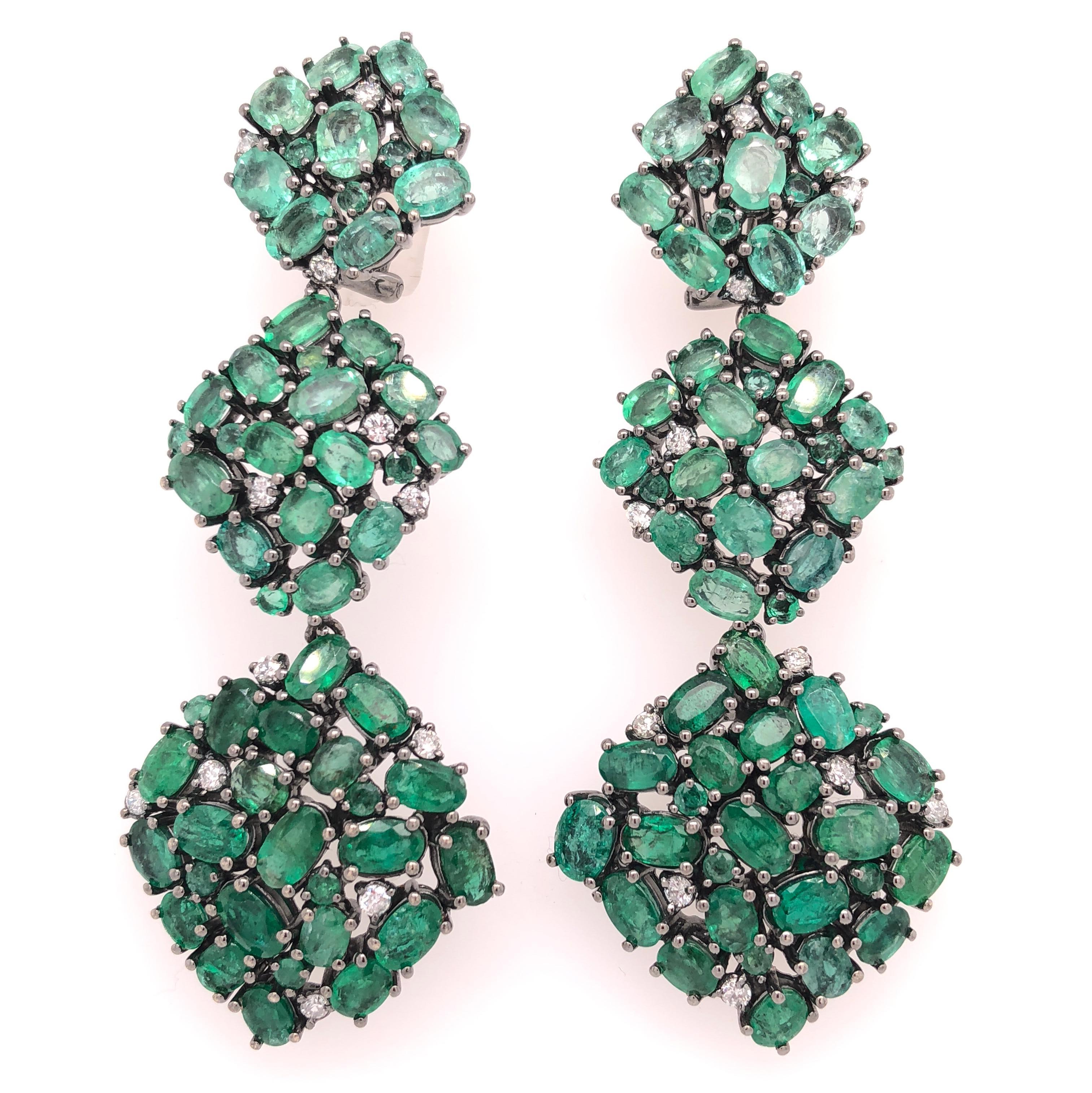 Green Lagoon Collection

Gradient Emerald and Diamond drop chandelier earrings set in 18K black rhodium gold. The Emeralds are set in a gradient style from lighter to darker from top to bottom.  

Emerald: 18.48ct total weight.
Diamonds: 0.56ct