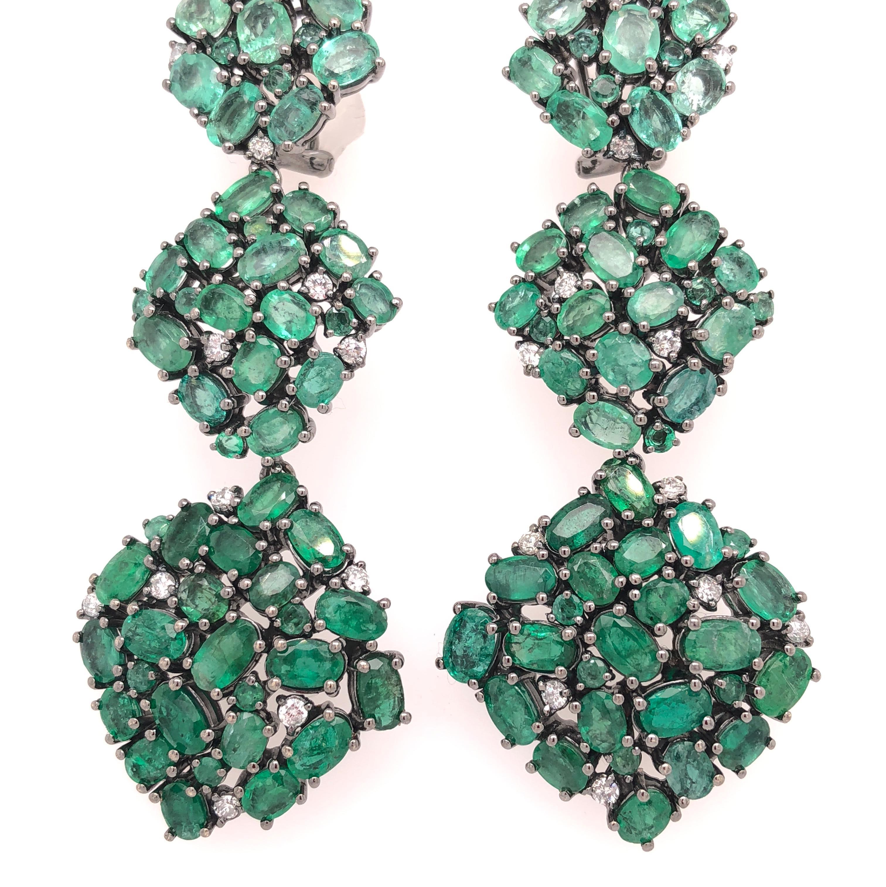 Contemporary Ruchi New York Gradient Emerald and Diamond Drop Chandelier Earrings For Sale