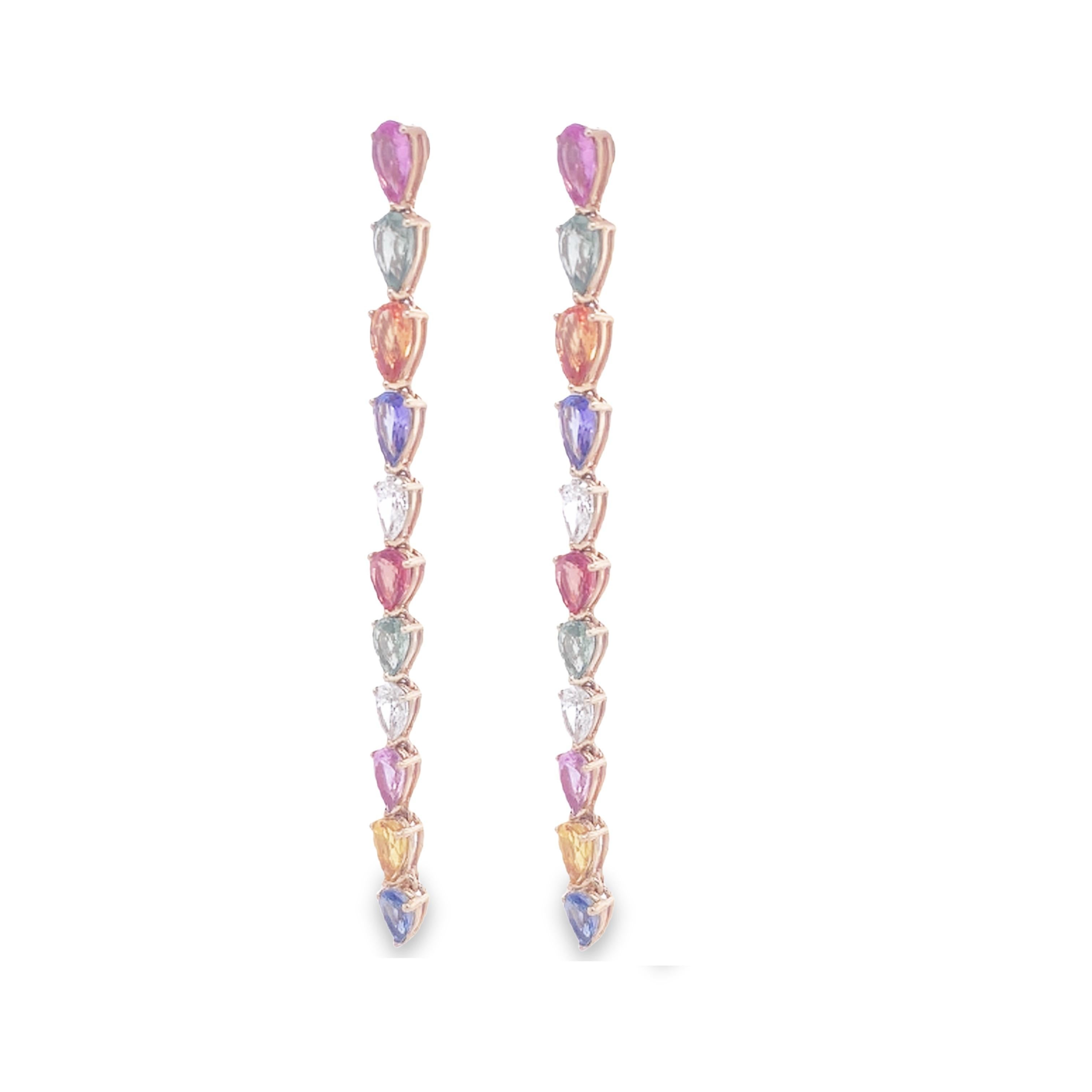RUCHI Birnenförmige, mehrfarbige, lineare Ohrringe aus Weißgold mit Saphiren und Diamanten (Tropfenschliff) im Angebot