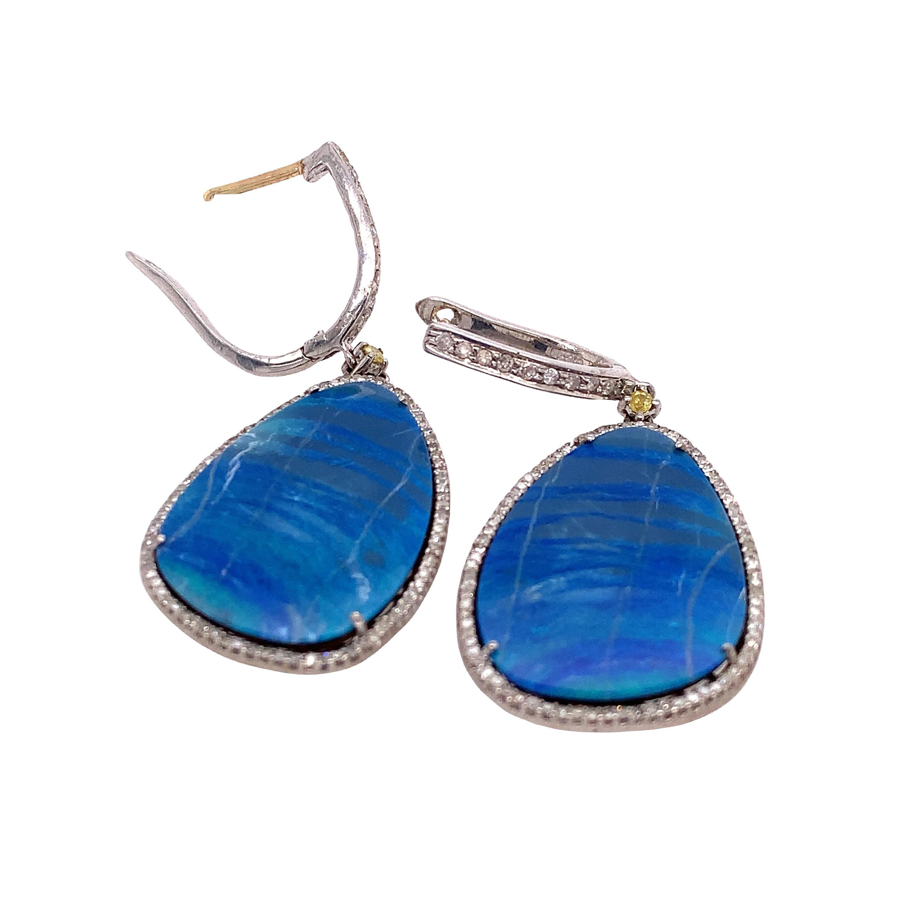 Contemporain Boucles d'oreilles Ruchi New York en opale et diamants en vente