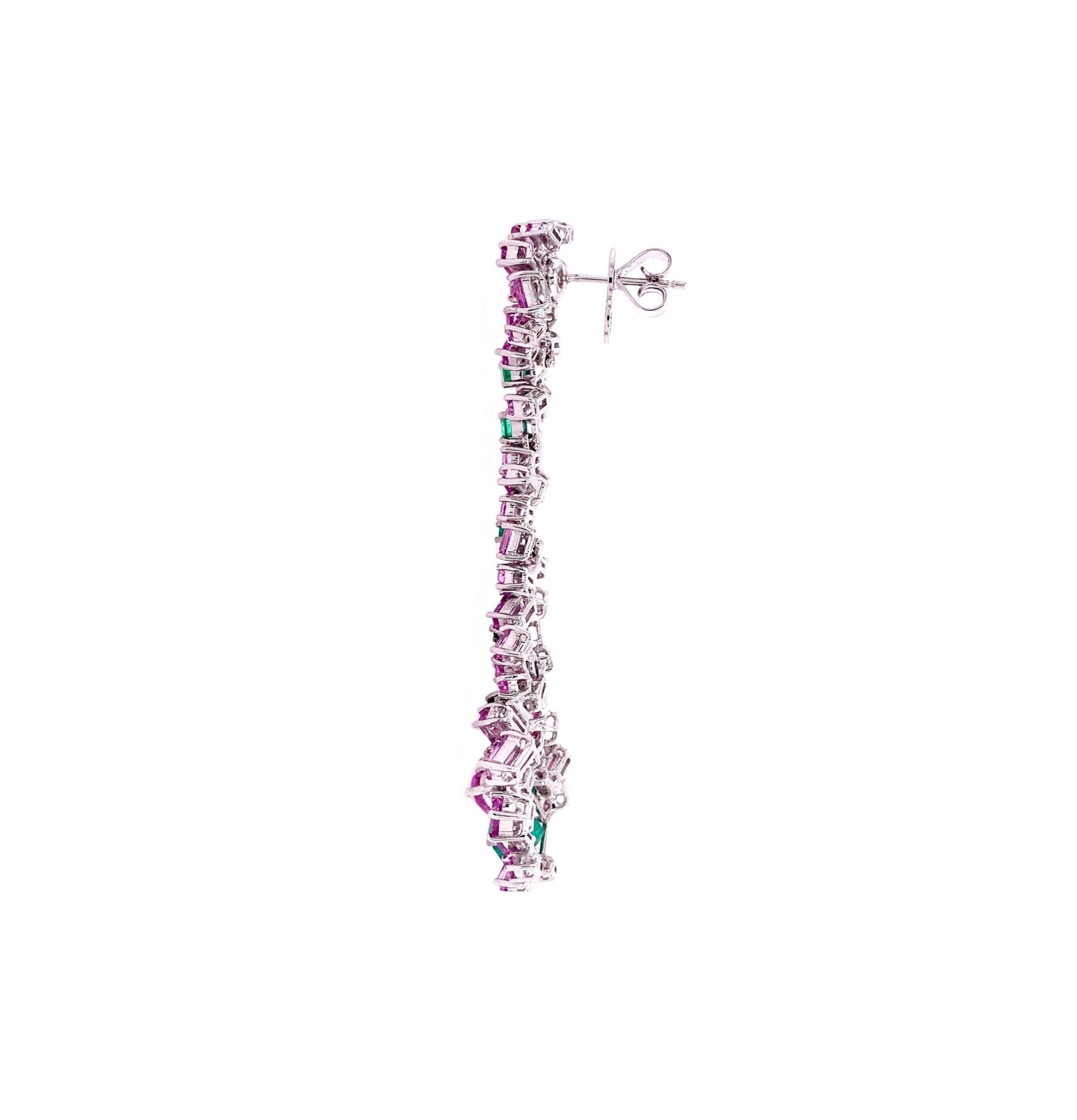 Taglio smeraldo Orecchini geometrici con zaffiro rosa e smeraldo in oro bianco RUCHI in vendita