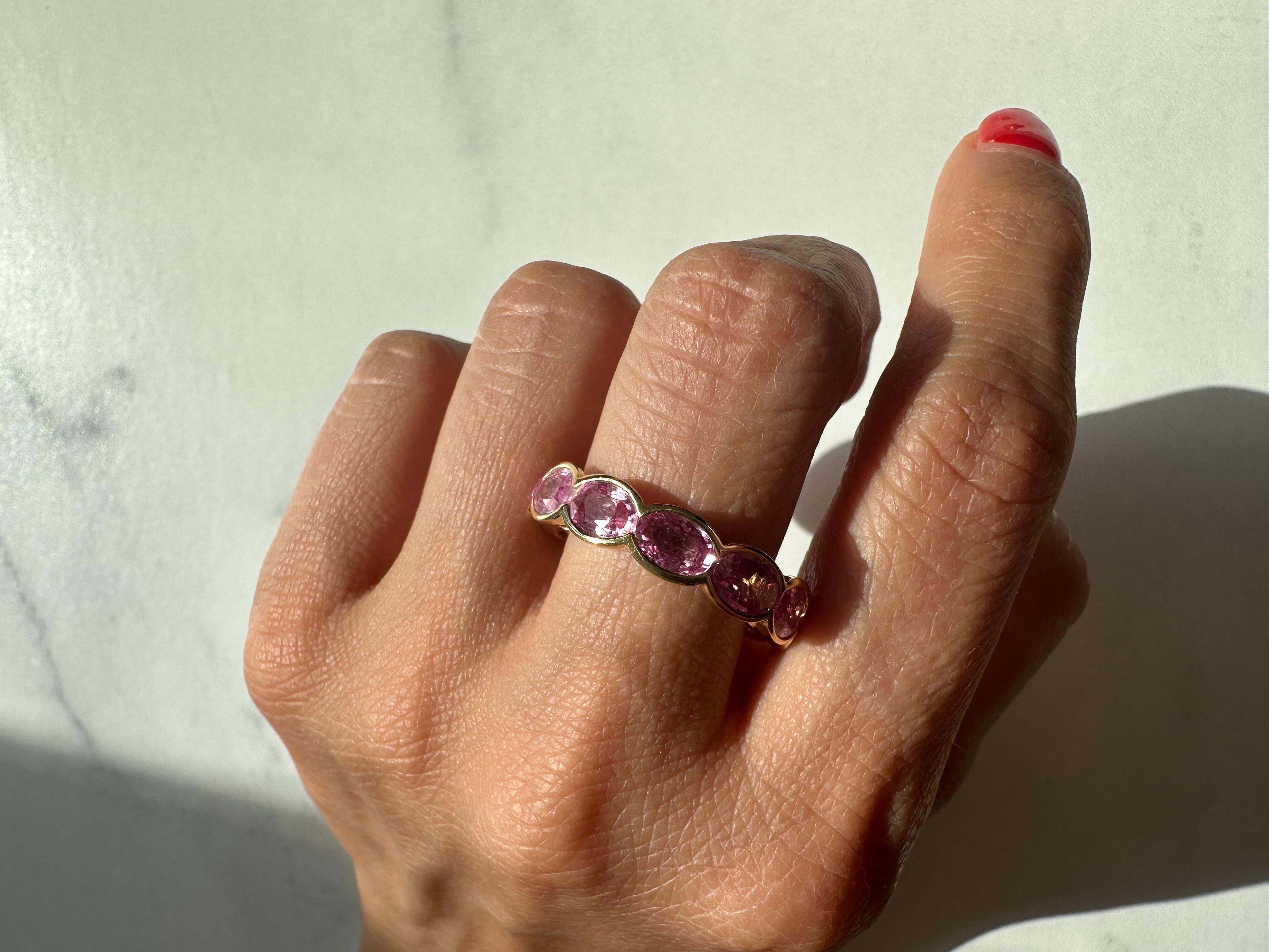 RUCHI Oval-Shaped Pink Sapphire Yellow Gold Band For Sale 1