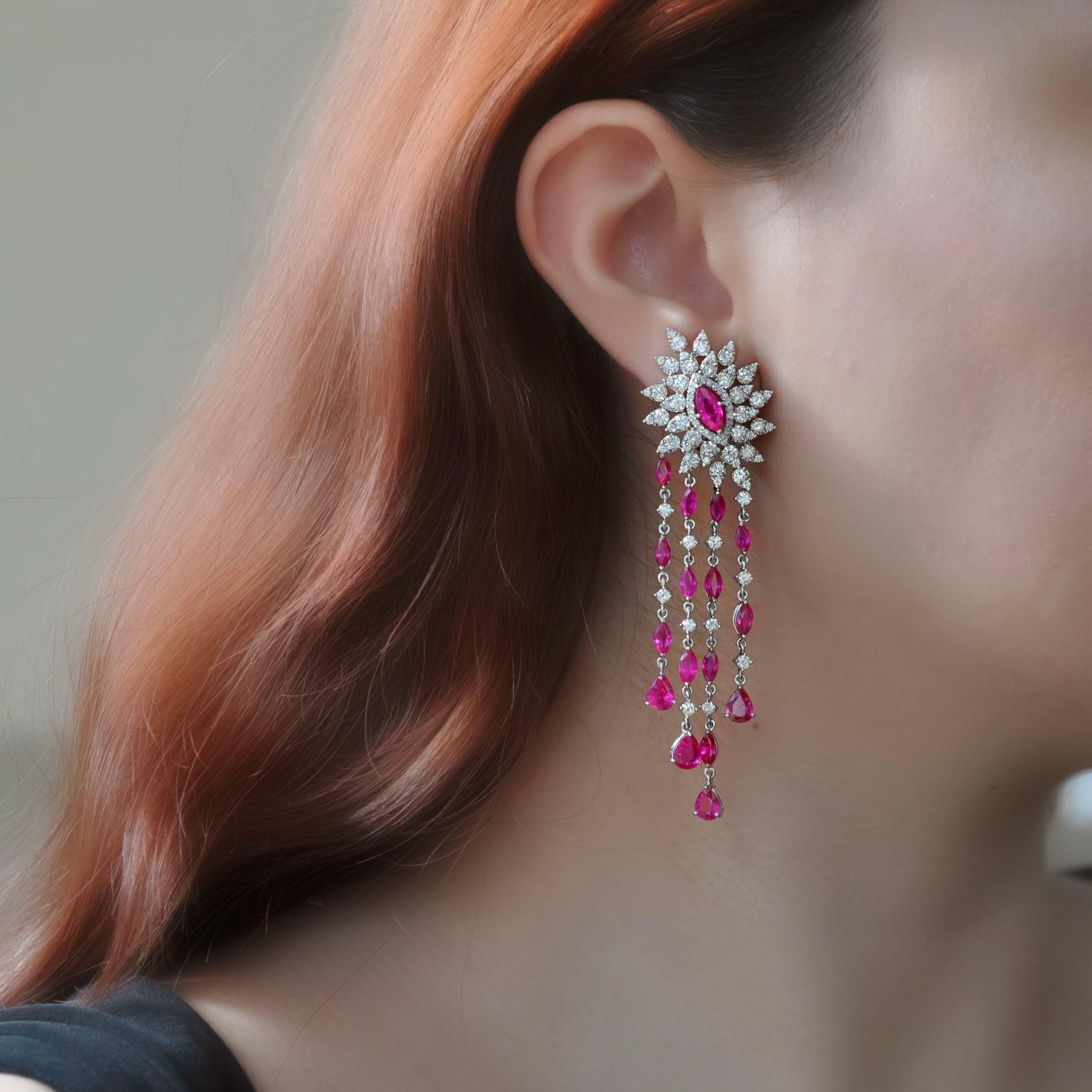 RUCHI Kronleuchter-Ohrringe aus Weißgold mit Rubin und Diamanten im Brillantschliff (Gemischter Schliff) im Angebot