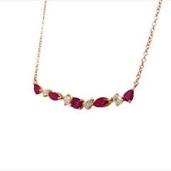RUCHI Collana a barre in oro rosa con rubini e diamanti a forma mista alternata