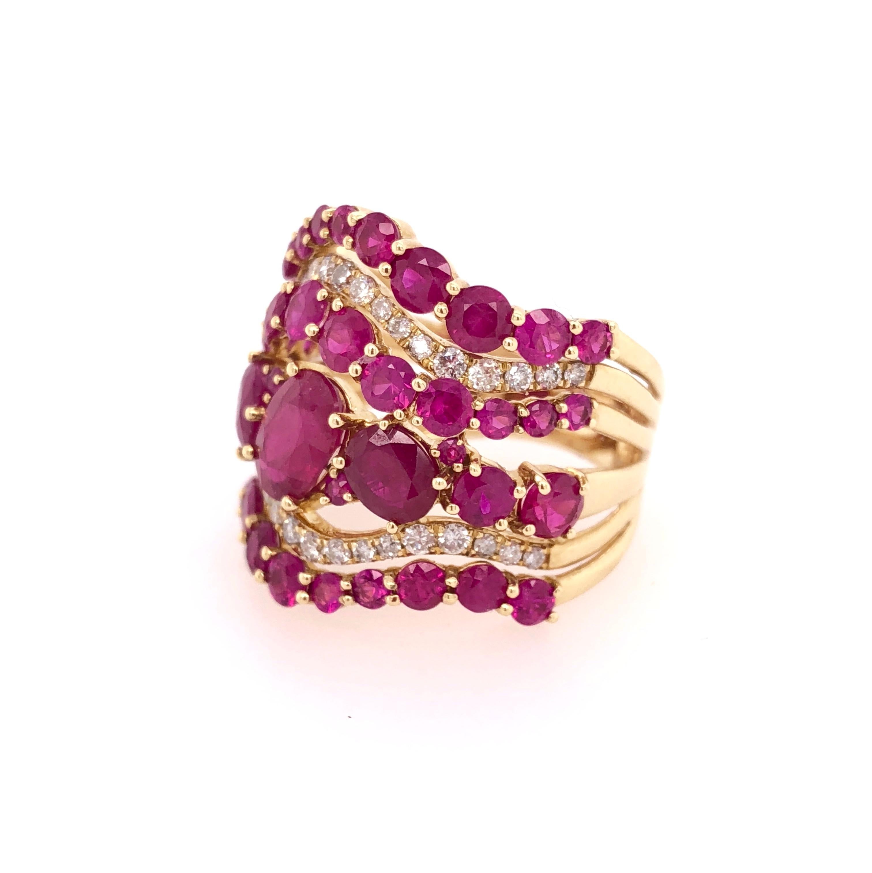 18K Yellow Gold
Ruby: 4.40ct total weight.
Treated Ruby: 1.03ct total weight.
Diamonds: 0.39ct total weight.
All diamonds are G-H/SI stones.

Height - is approximately 2cm/0.79inches.