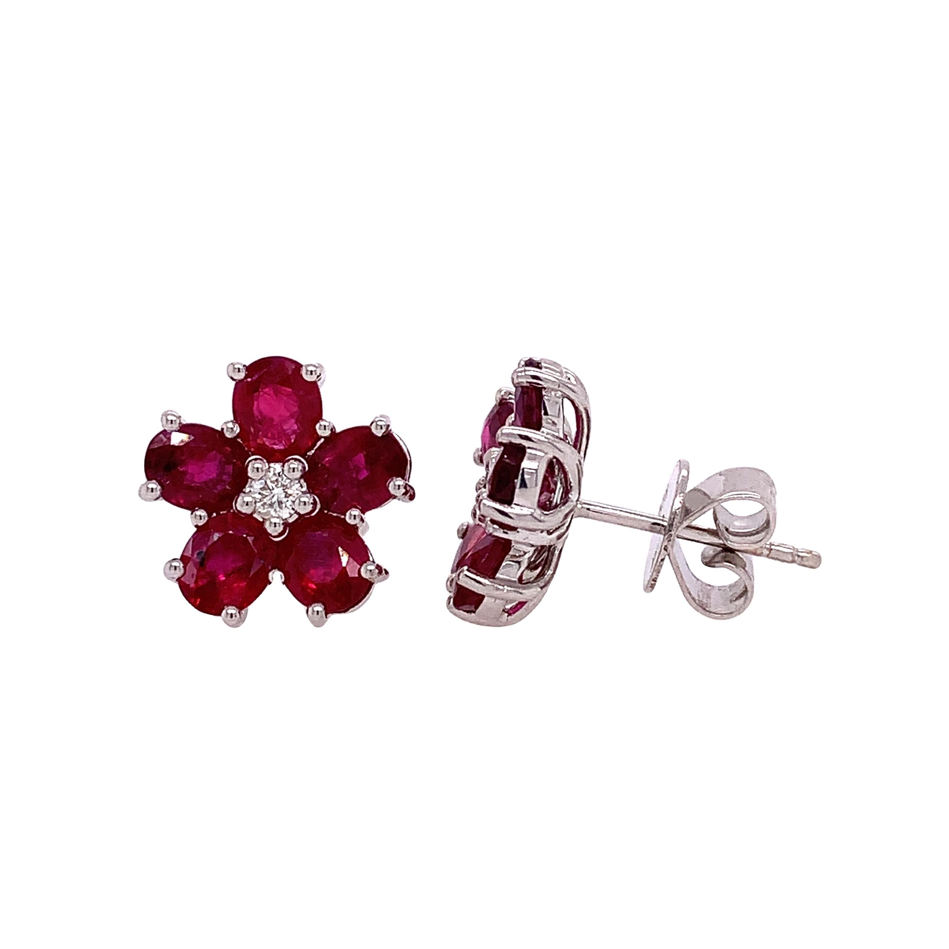 18K White Gold
Ruby: 4.74ct total weight
Diamond: 0.11ct total weight
All diamonds are G-H/SI stones.