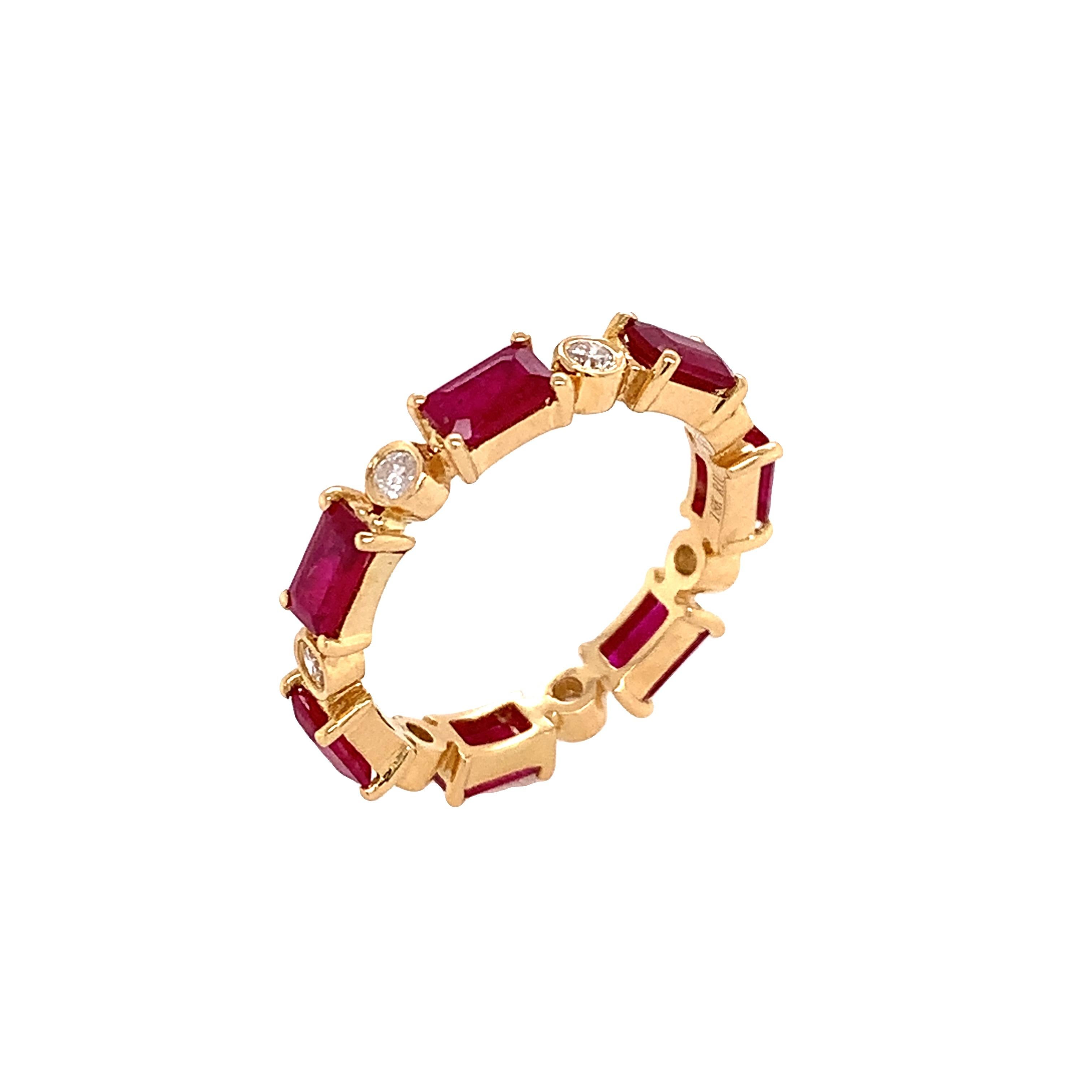 18K Yellow Gold
Ruby: 2.01ct total weight.
Diamond: 0.19ct total weight.
All diamonds are G-H/SI stones.