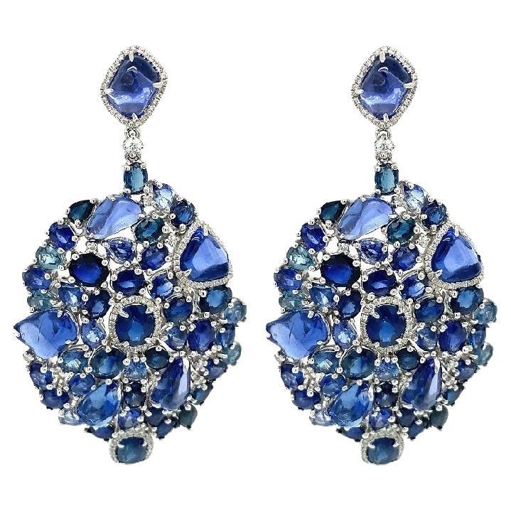 RUCHI Pendants d'oreilles en or blanc avec saphirs bleus et diamants de forme mixte