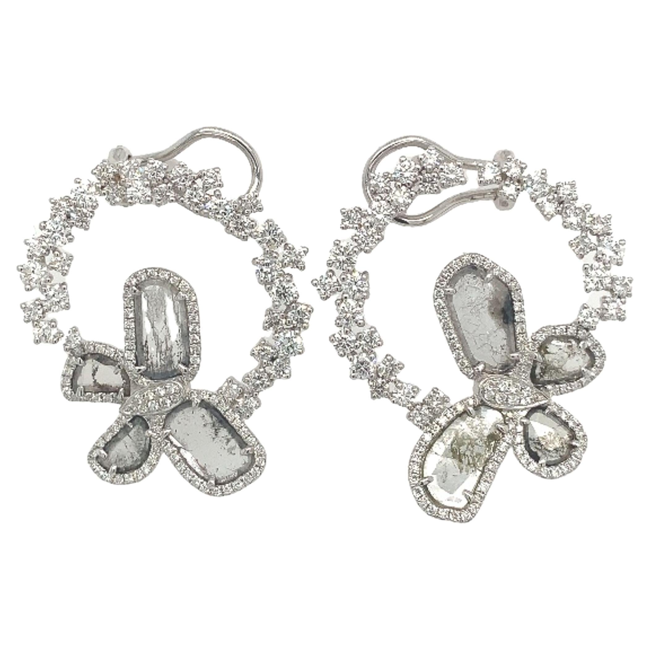 RUCHI Schmetterlings-Ohrringe aus Weißgold mit geschliffenem Diamanten und Brillanten im Angebot