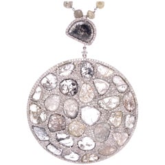 RUCHI Collier médaillon en tranches de diamants et perles de diamants glacés