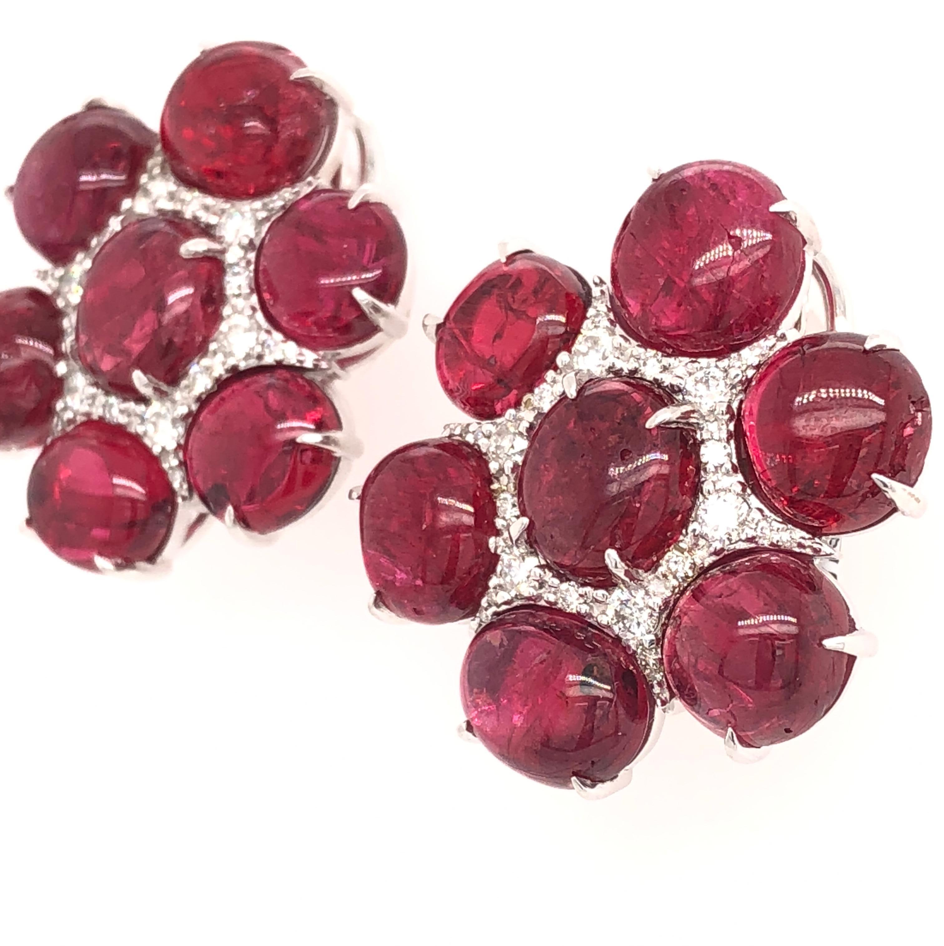 18K White Gold.
Spinel: 31.20ct total weight.
Diamonds: 0.56ct total weight.
All diamonds are G-H/SI stones.
Width - is approximately 2.3cm/0.90inches.
Height - is approximately 2.7cm/1.07inches.