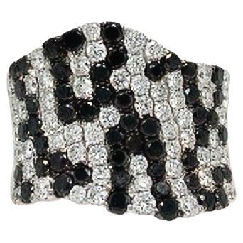 RUCHI White & Black Pavé Diamond White Gold Curvy Ring For Sale