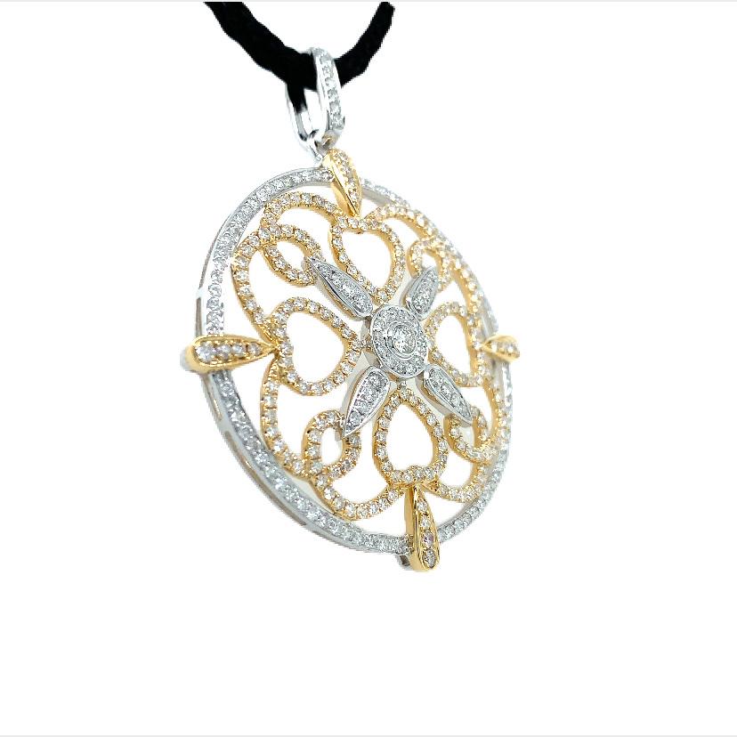 Contemporain RUCHI Collier pendentif croix en or bicolore et diamants en vente