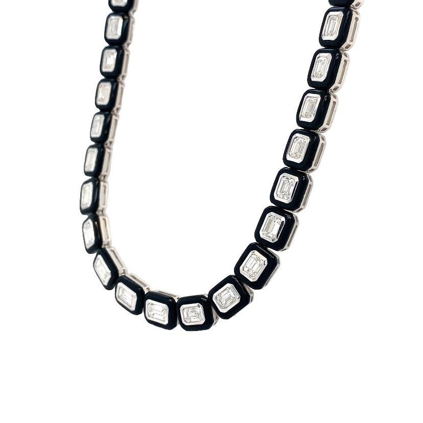 Taille octogone RUCHI Collier en or blanc avec diamants de forme octogonale et agate noire en vente