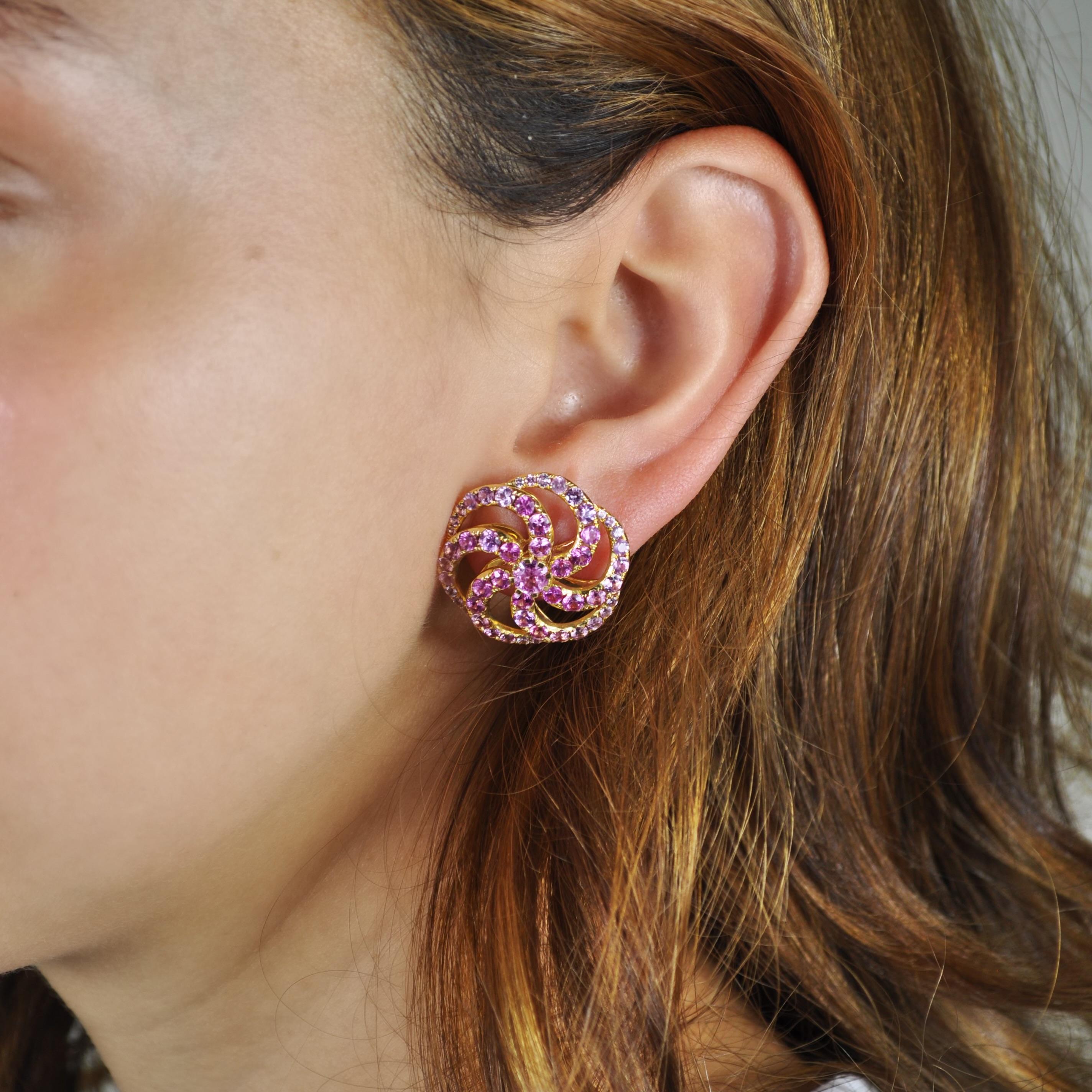 Women's RUCHI Ombré Pink Sapphire Yellow Gold Wheel Stud Earrings For Sale
