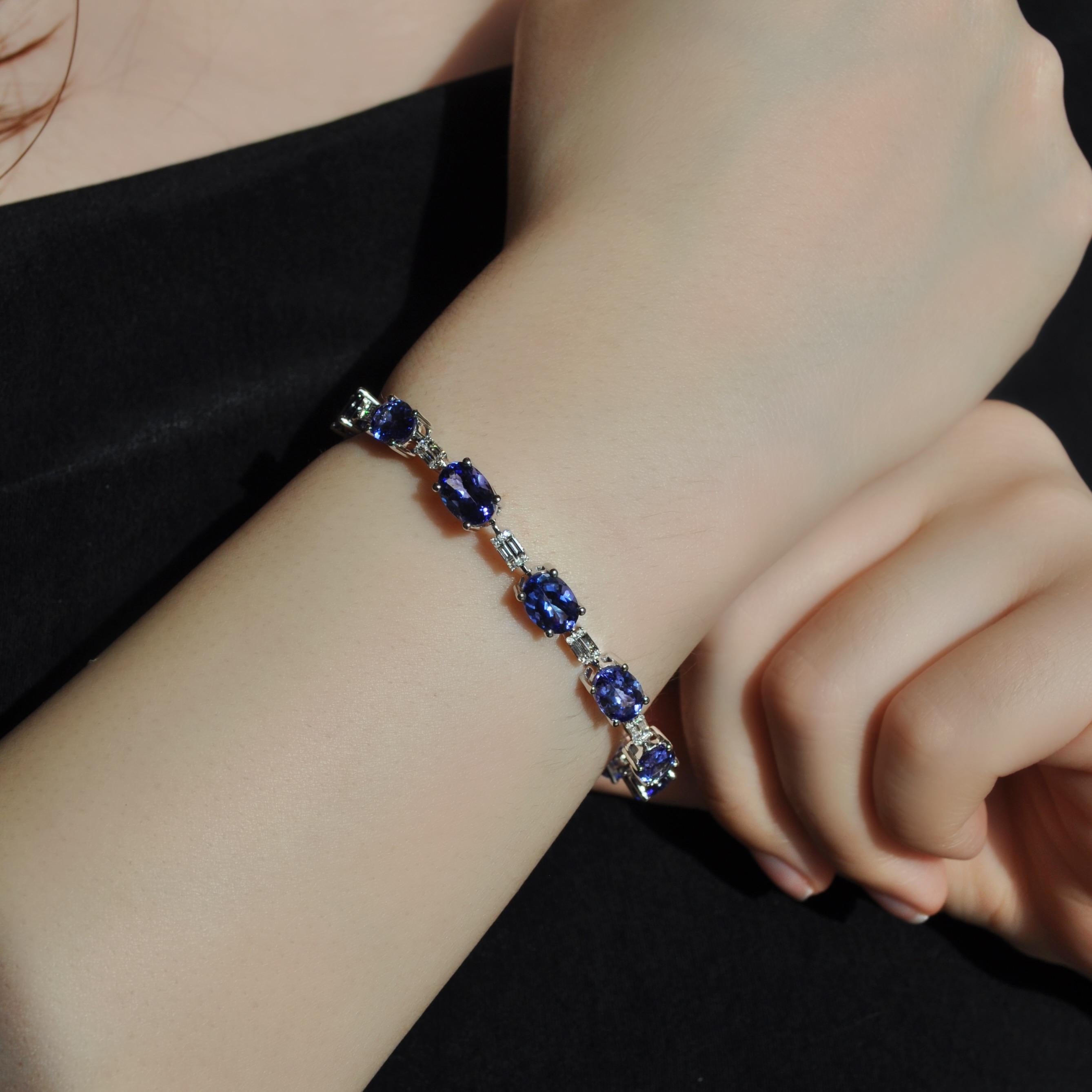 Contemporary RUCHI Oval Tanzanite and Baguette Diamond White Gold Knife-Edge Bracelet For Sale