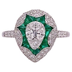 RUCHI Teardrop-Ring mit Pavé-Diamanten und Smaragd aus Weißgold
