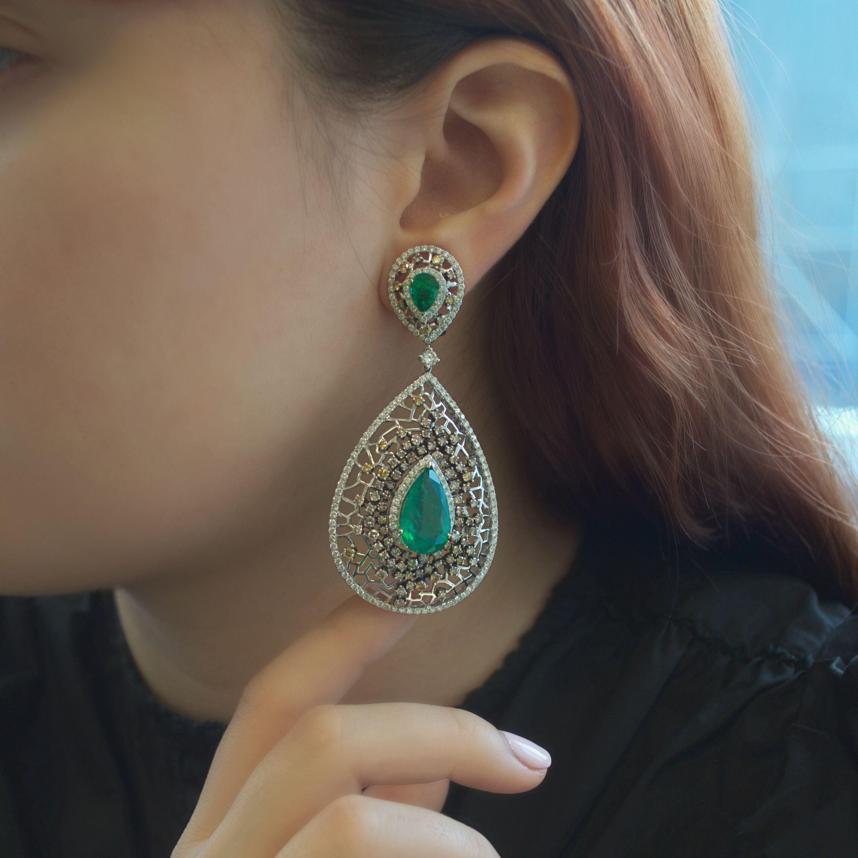 RUCHI Pear Shaped Emerald & Brilliant Brown Diamond Statement Dangle Earrings In New Condition For Sale In New York, NY
