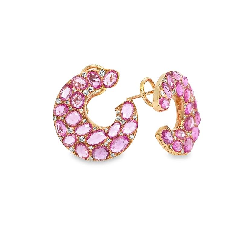 RUCHI C-förmige Ohrringe aus Gelbgold mit rosa Saphiren im Rosenschliff und Diamanten (Gemischter Schliff)