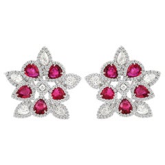 RUCHI Boucles d'oreilles clip fleur en or blanc avec rubis et diamants