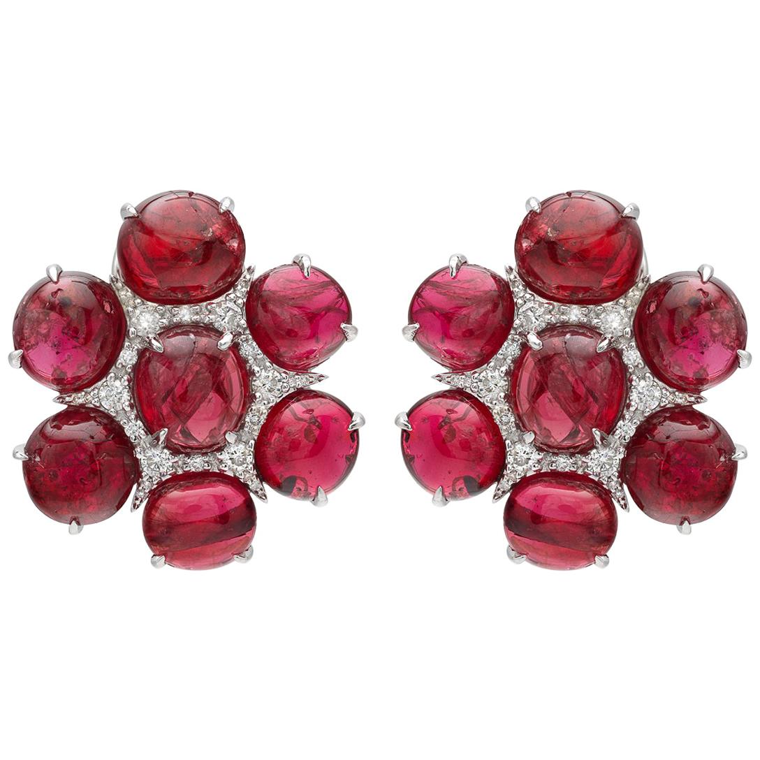 RUCHI Ohrstecker in Blumenform aus Weißgold mit Spinell und Diamanten in Weißgold mit Clip im Angebot