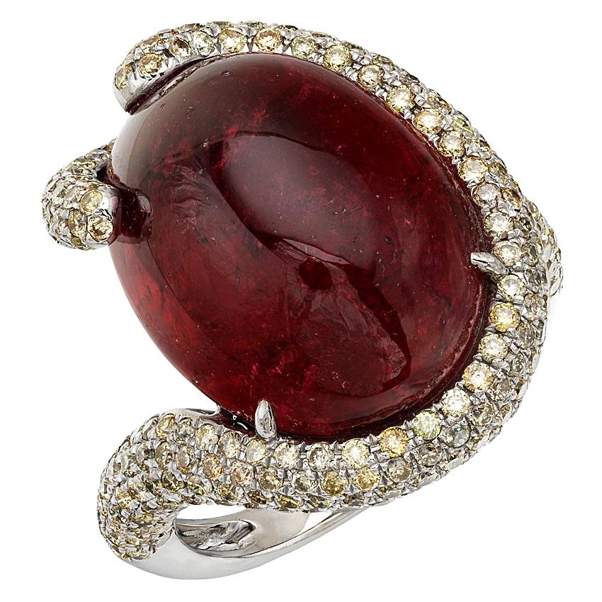 RUCHI Anello con tormalina cabochon e diamante Fancy Pavé in oro bianco in vendita