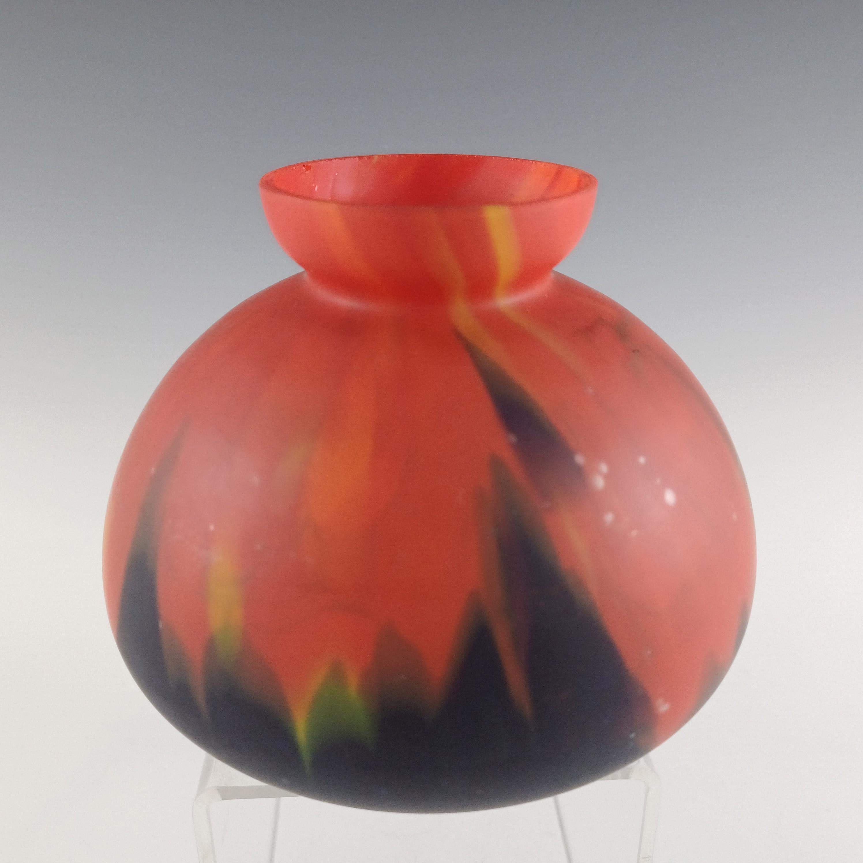 Fait main Rückl Bohemian / Czech 'Orange Shimmy Pfau' Spatter Glass Flame Vase en vente