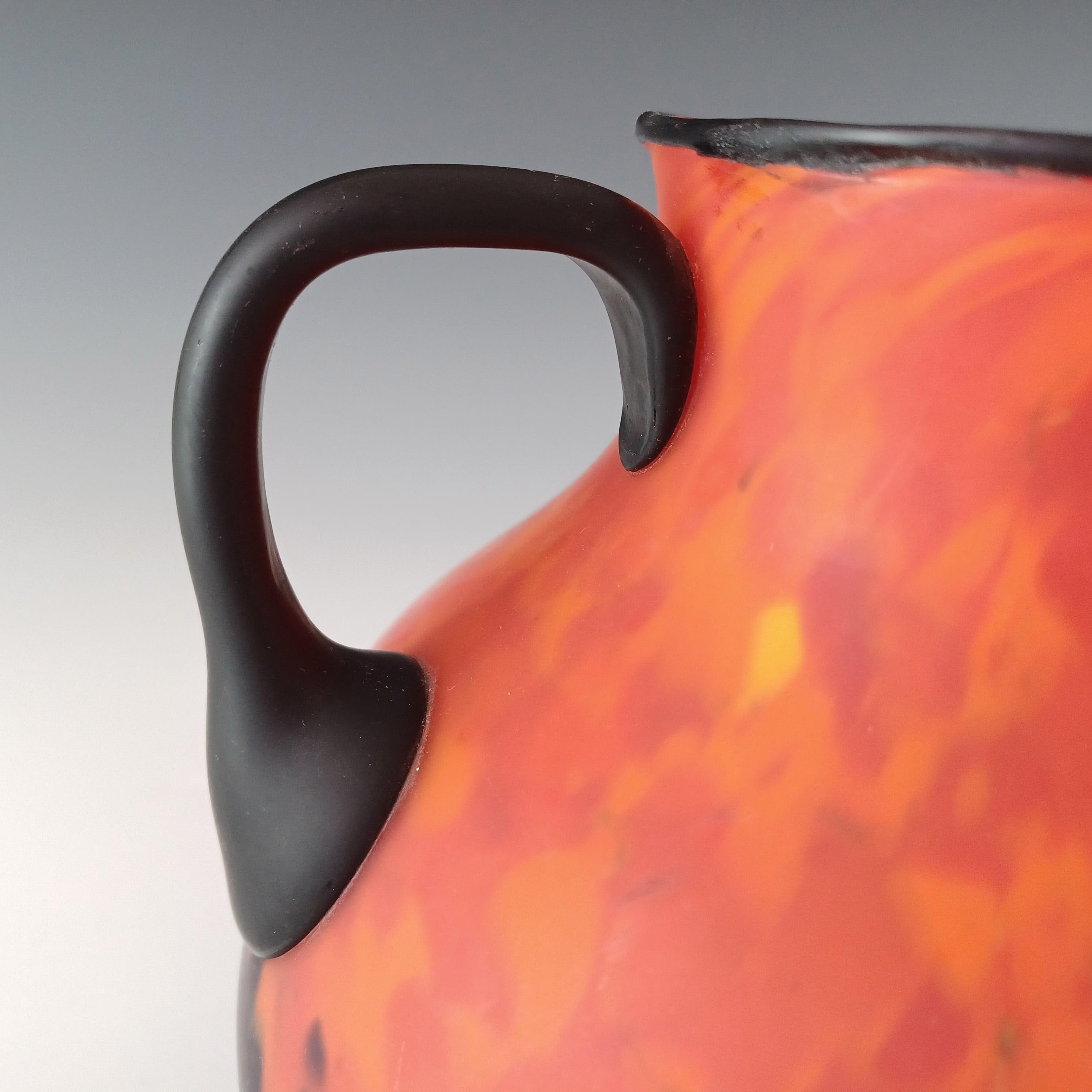 Rückl Böhmisch / Tschechisch 'Orange Shimmy Pfau' Flammenspritzer Glasvase (Mitte des 20. Jahrhunderts) im Angebot