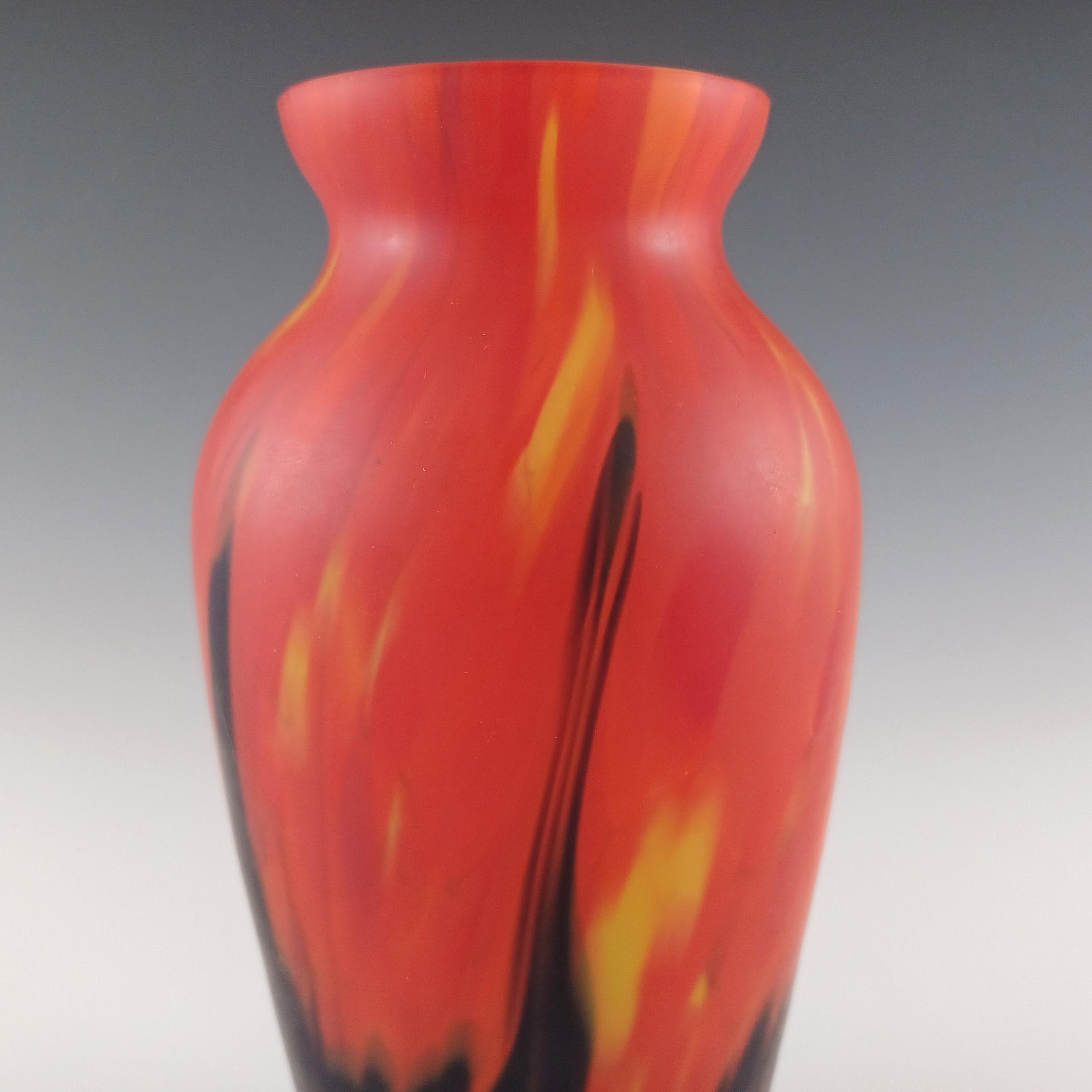 Fait main Rückl Czech Vintage 'Orange Shimmy Pfau' Vase à flamme en verre à éclaboussures en vente