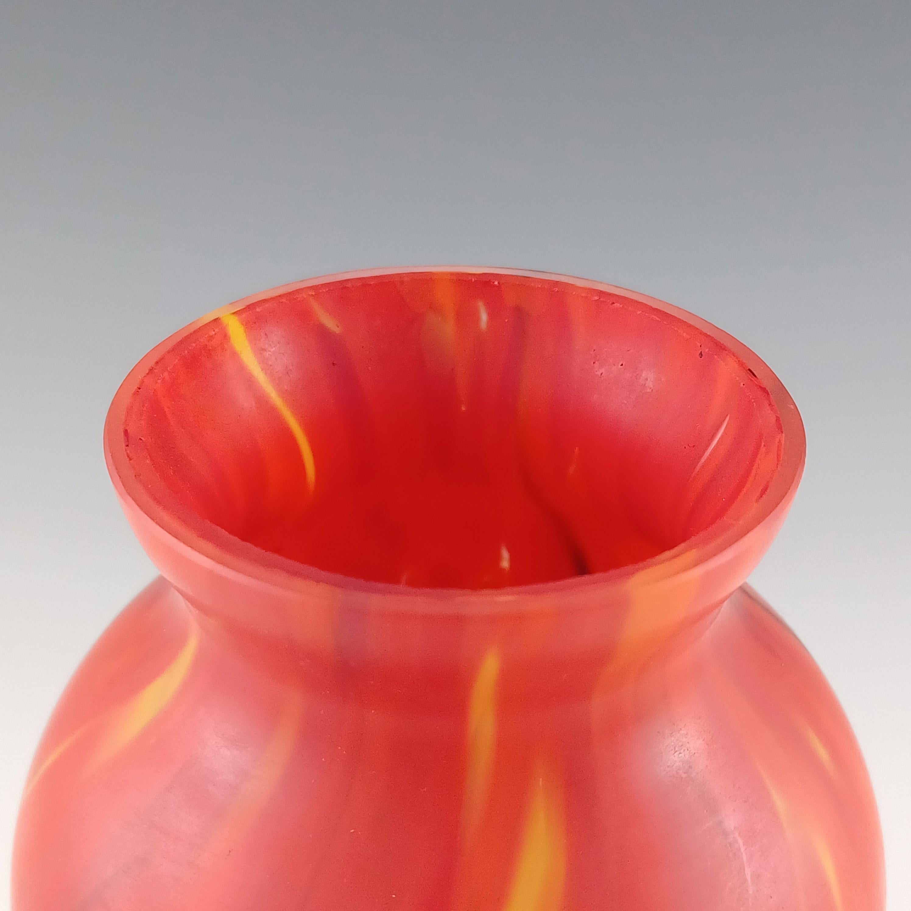 Rückl Czech Vintage 'Orange Shimmy Pfau' Vase à flamme en verre à éclaboussures Bon état - En vente à Bolton, GB