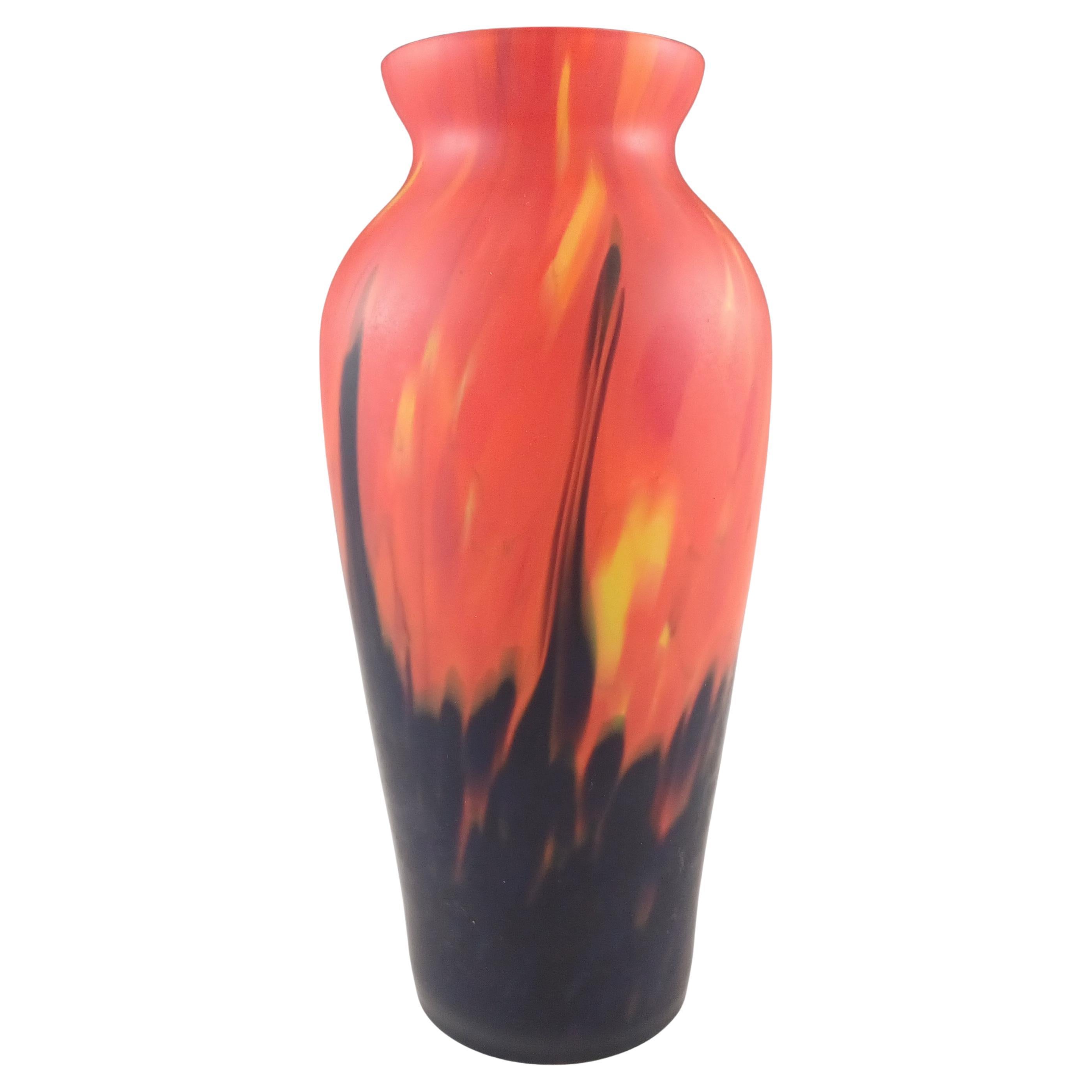 Jarrón Rückl Czech Vintage 'Orange Shimmy Pfau' de vidrio salpicado de llamas