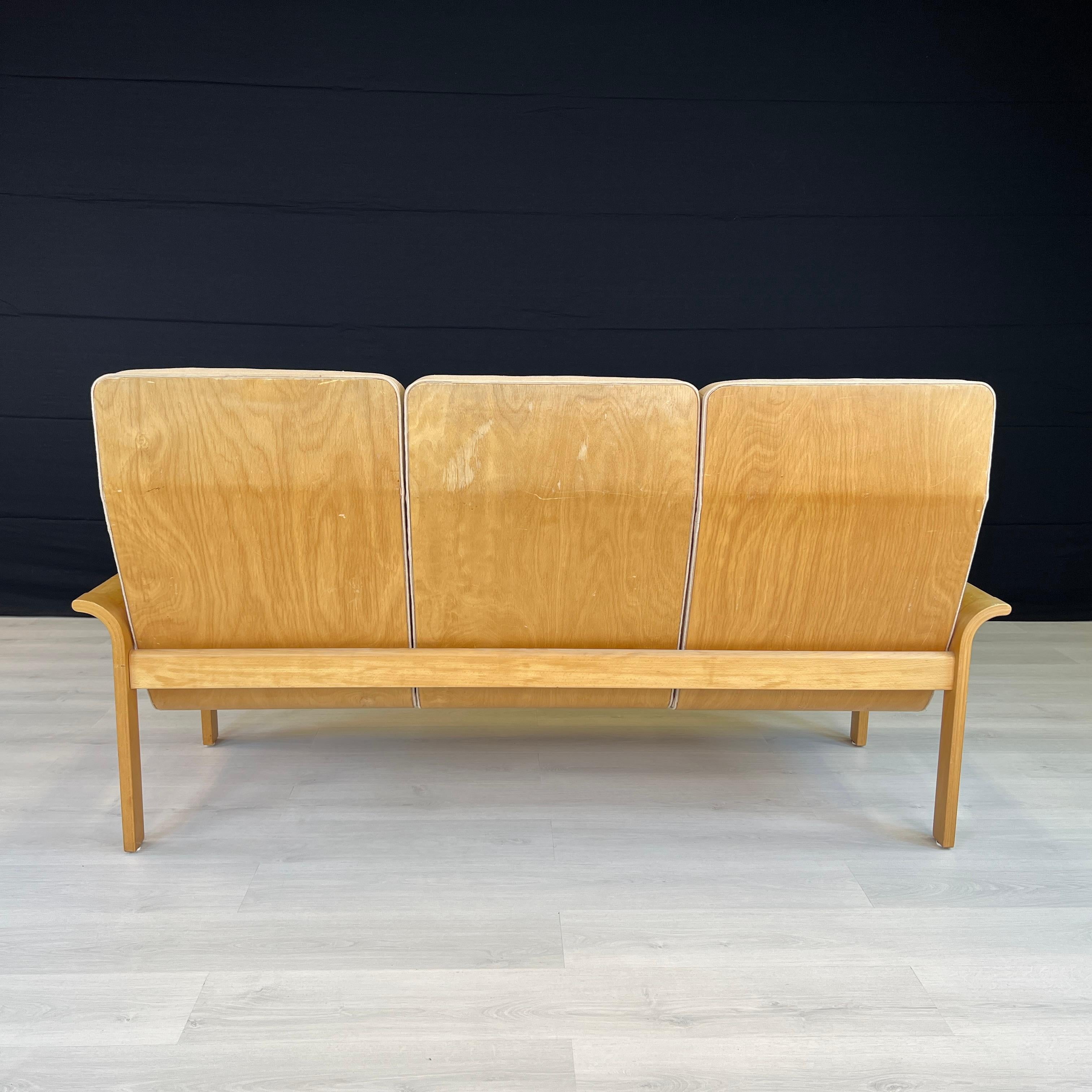 Rud Thygesen Magnus Olesen 3-Sitzer Sofa im Zustand „Gut“ im Angebot in Bridgeport, CT
