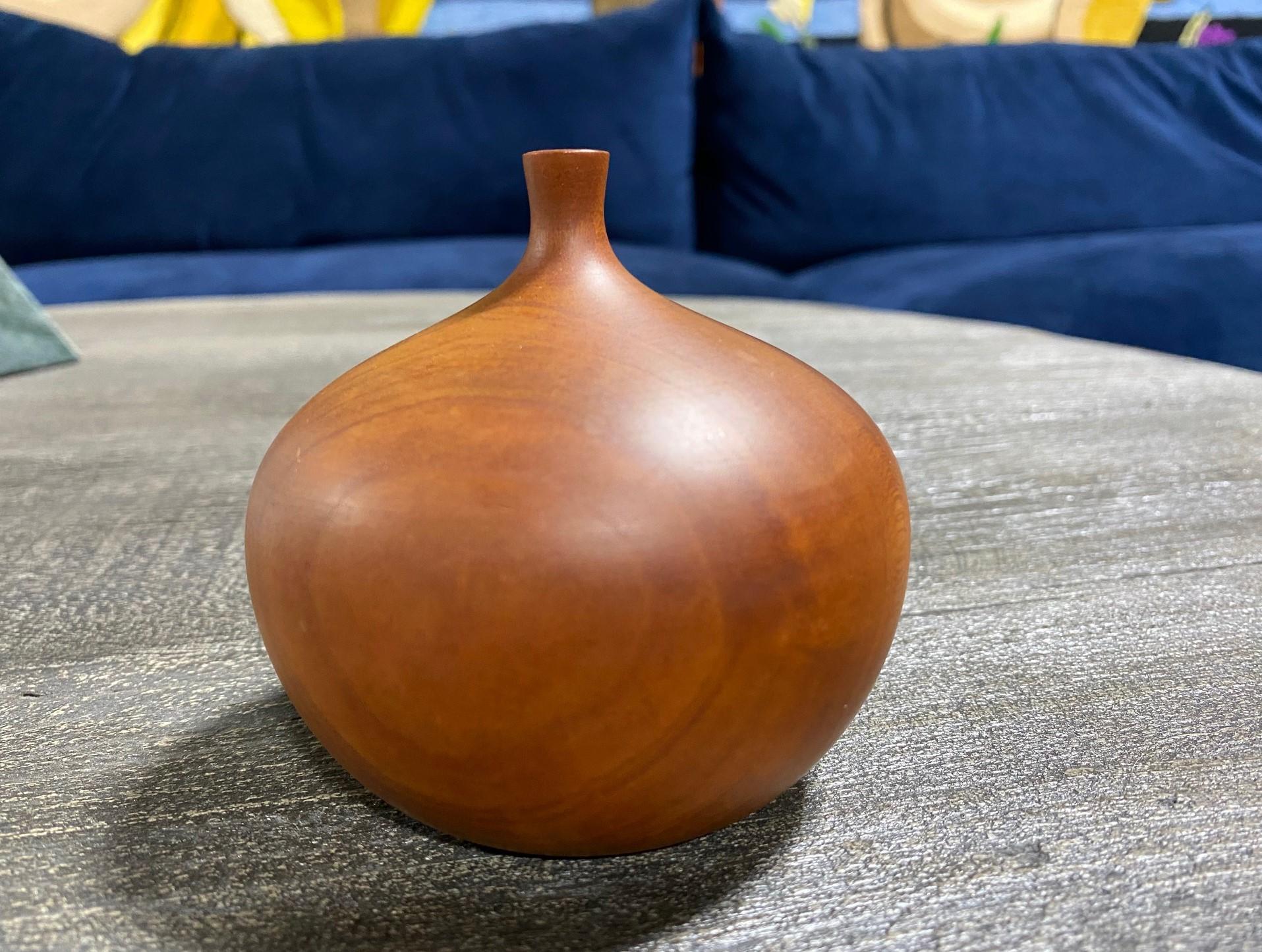 Rude Osolnik Signed Mid-Century Modern Cherry Wood Turned Vessel Bud Weed Vase In Good Condition In Studio City, CA
