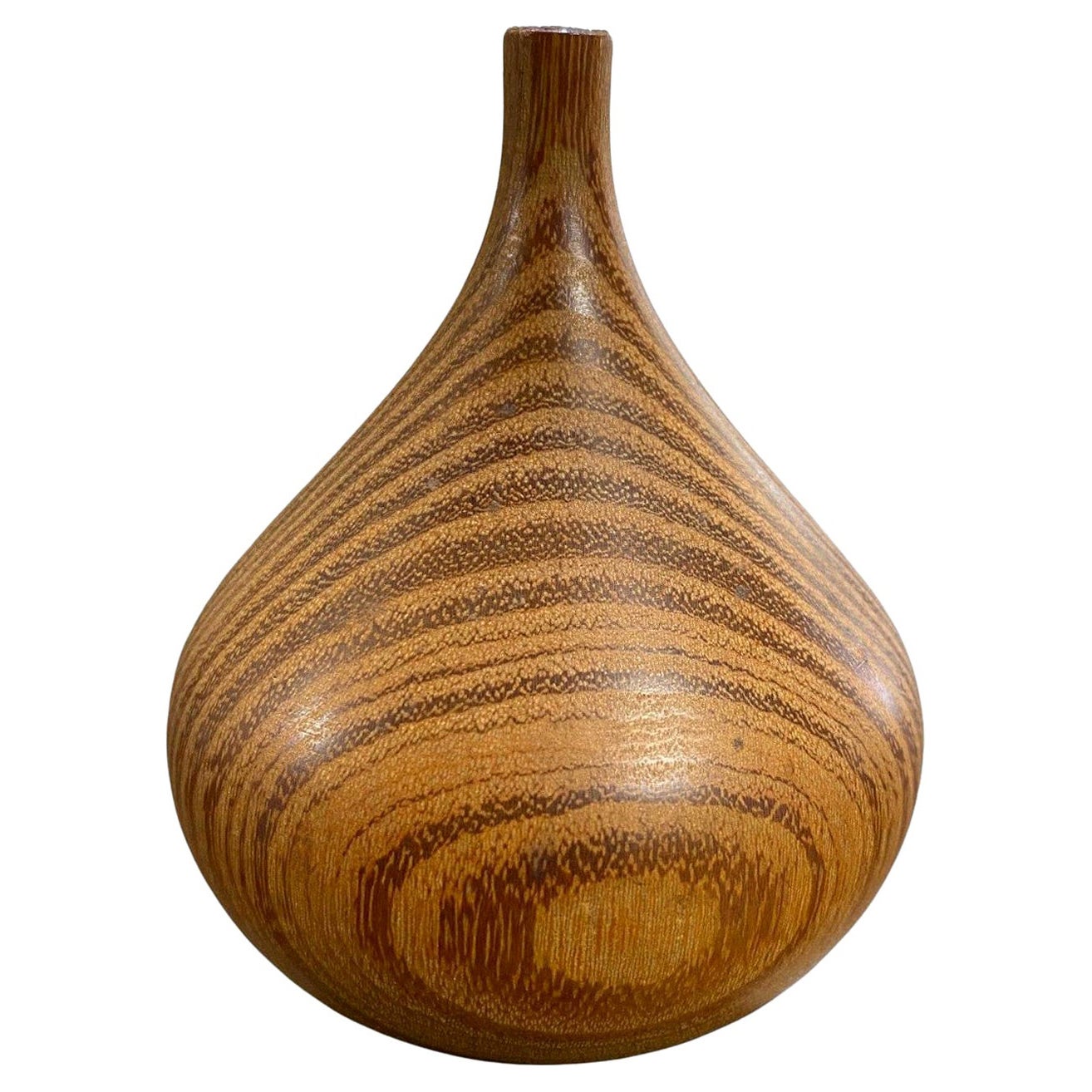 Rude Osolnik Jarrón moderno de mediados de siglo de madera de algarrobo torneada con capullos de malas hierbas
