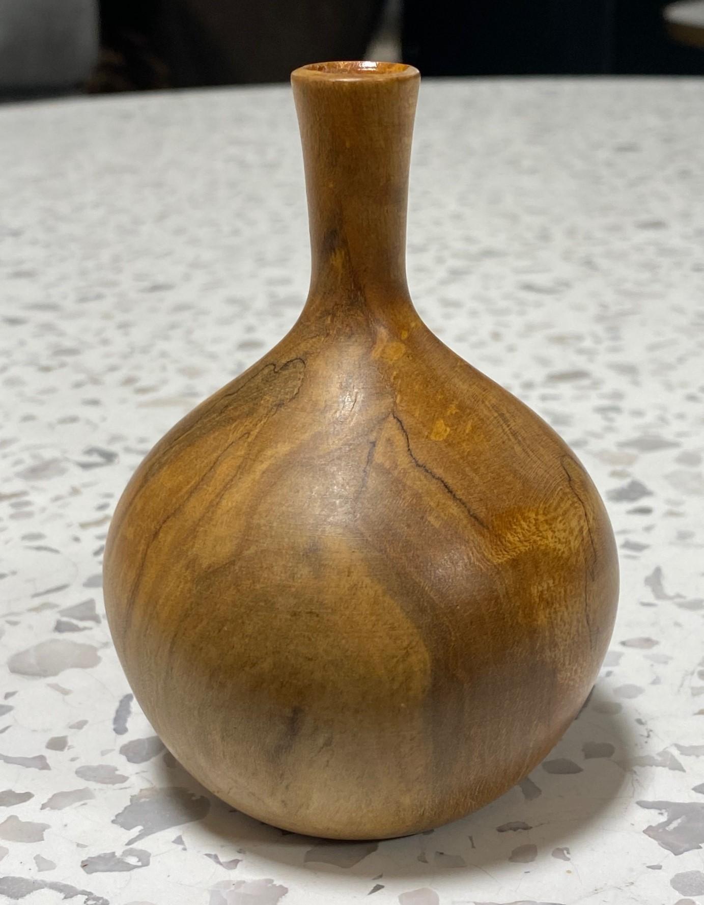 Rude Osolnik firmato Mid-Century Modern Vaso di Bud Weed in legno tornito In condizioni buone in vendita a Studio City, CA