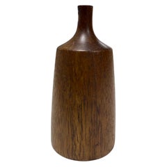 Vase en bois tourné sculptural moderne du milieu du siècle dernier signé Rude Osolnik