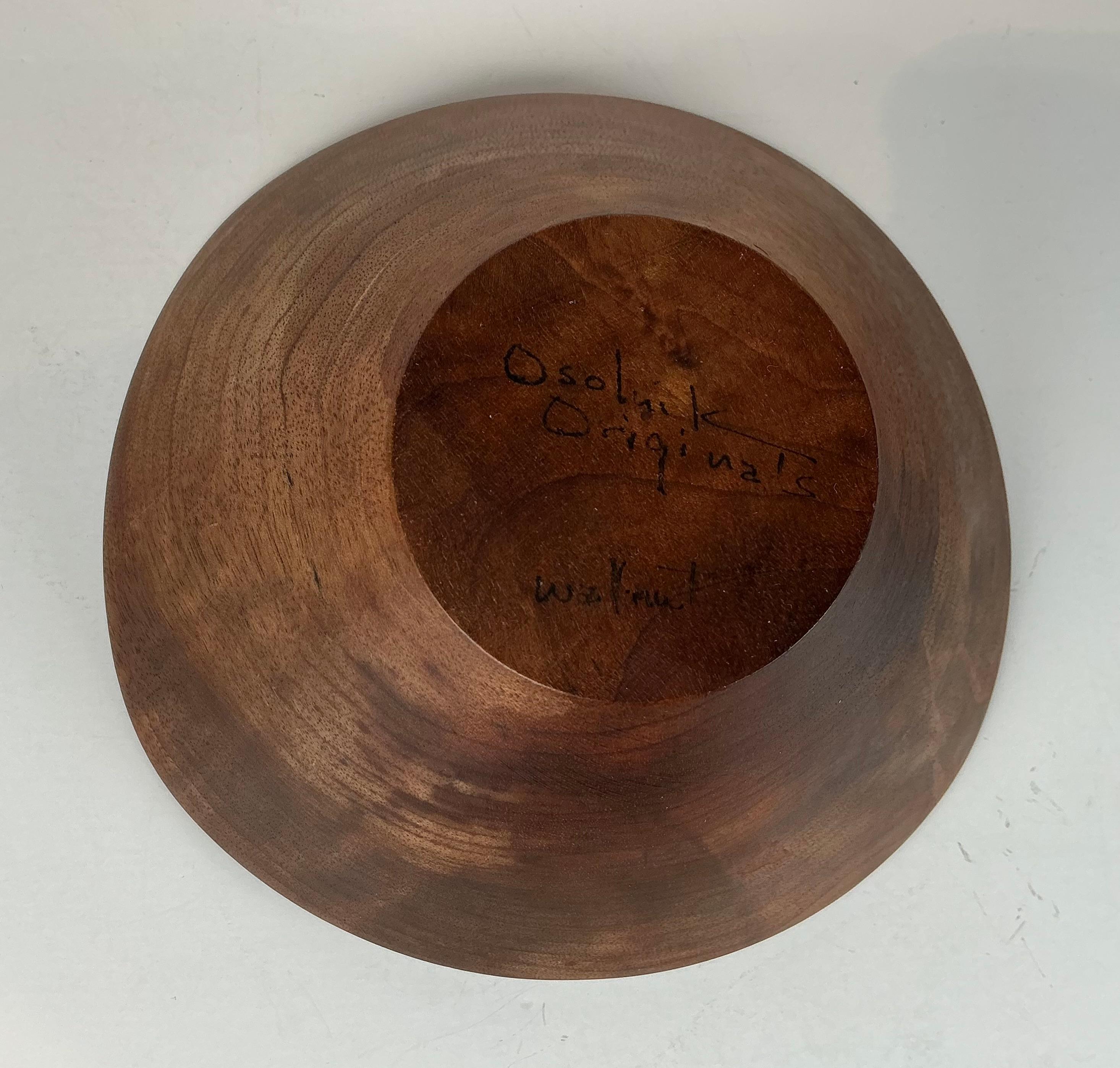 Rude Osolnik Turned Walnut Abstract Asymmetrical Vide-Poche Bowl Signed In Good Condition For Sale In Sarasota, FL