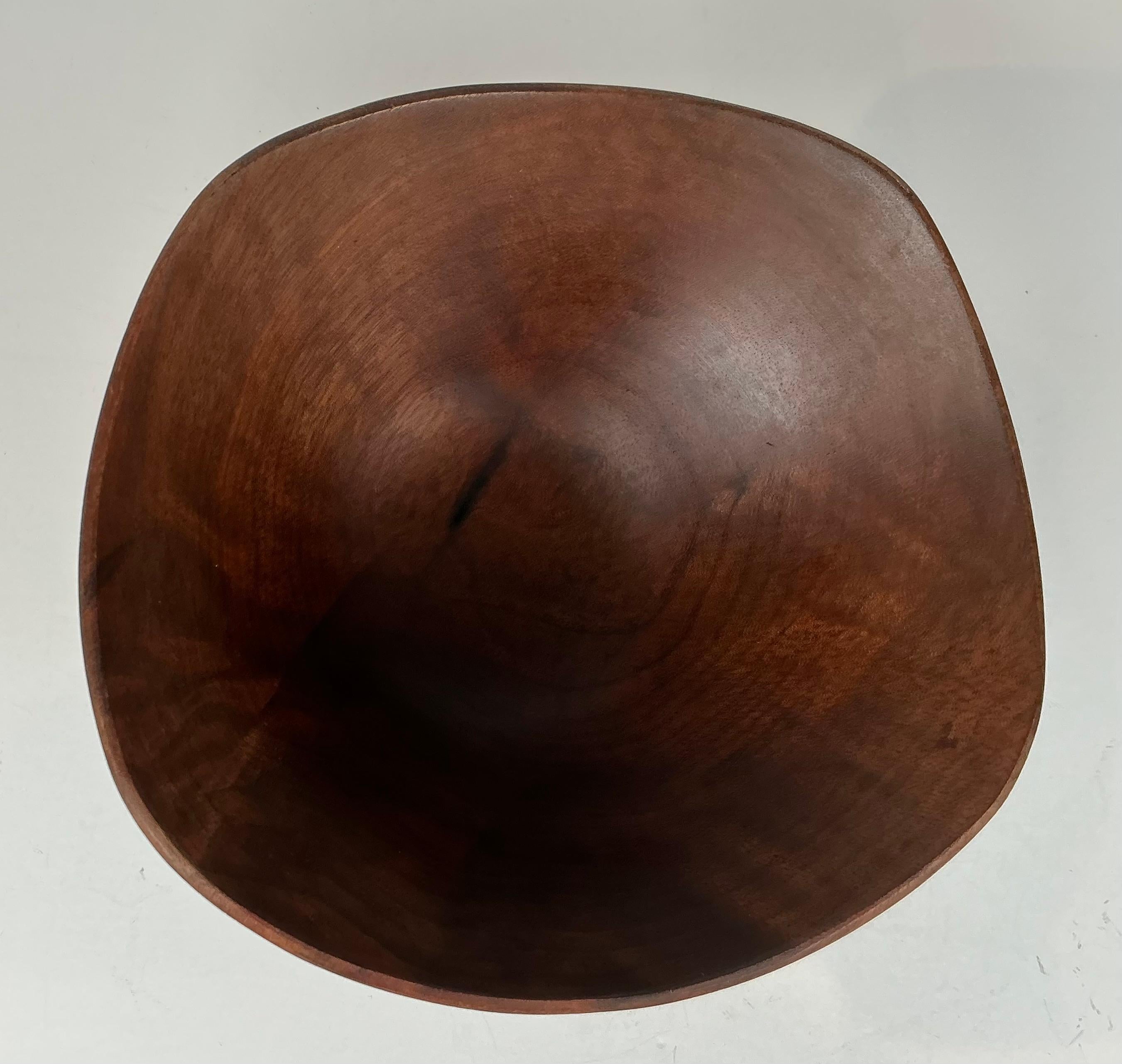 20th Century Rude Osolnik Turned Walnut Abstract Asymmetrical Vide-Poche Bowl Signed For Sale