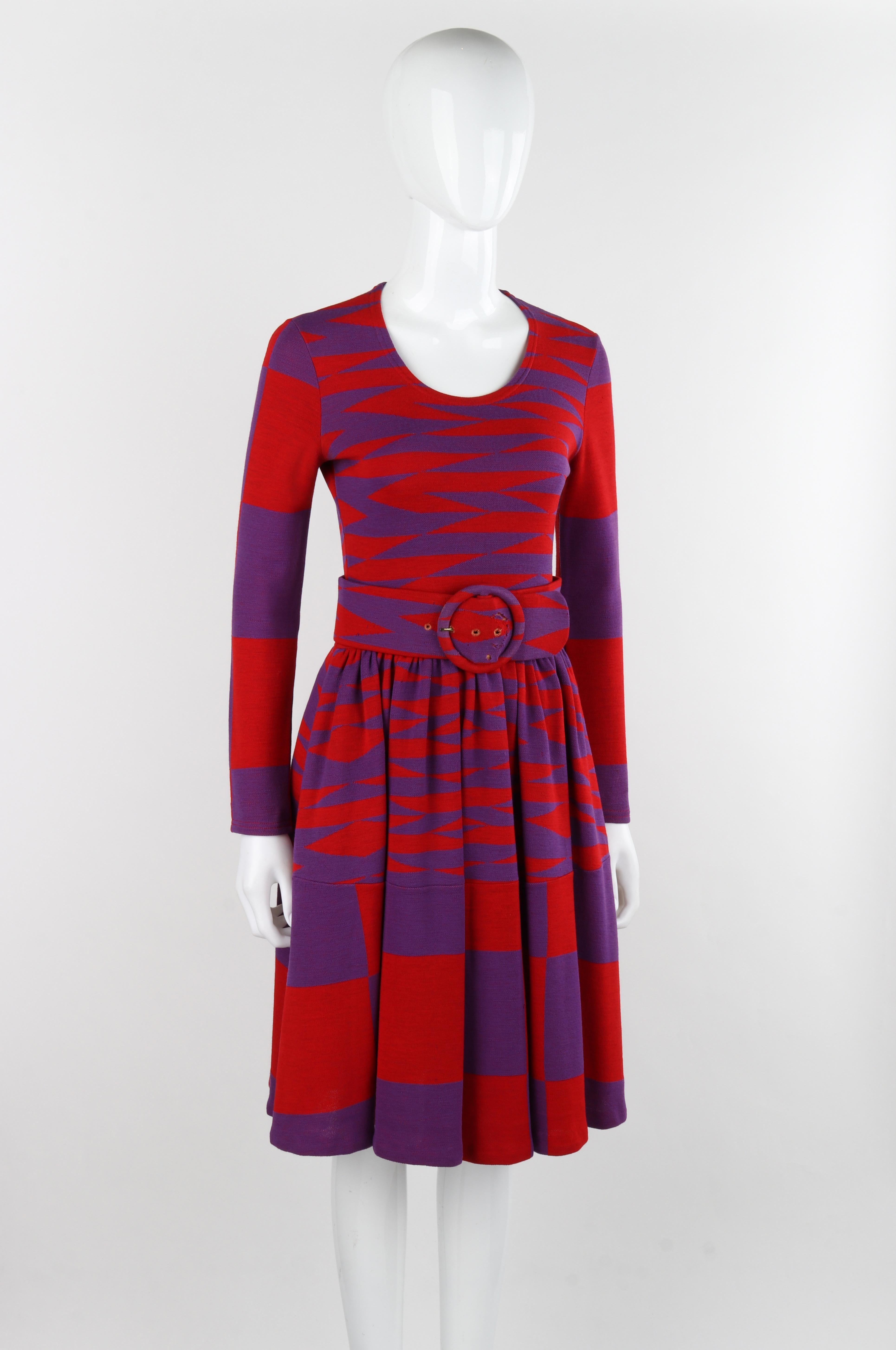 RUDI GERNREICH Harmon Knitwear c.1971 Purple Red Mod Op Art Wool Knit Day Dress In Good Condition For Sale In Thiensville, WI