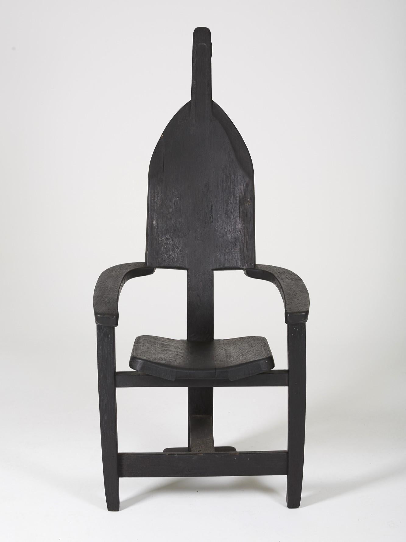 Fauteuil trône en bois massif teinté noir du designer Rudi Muth, 1987. Signé et daté à la main sous le siège. Bon état, légères traces d'usure.
LP394