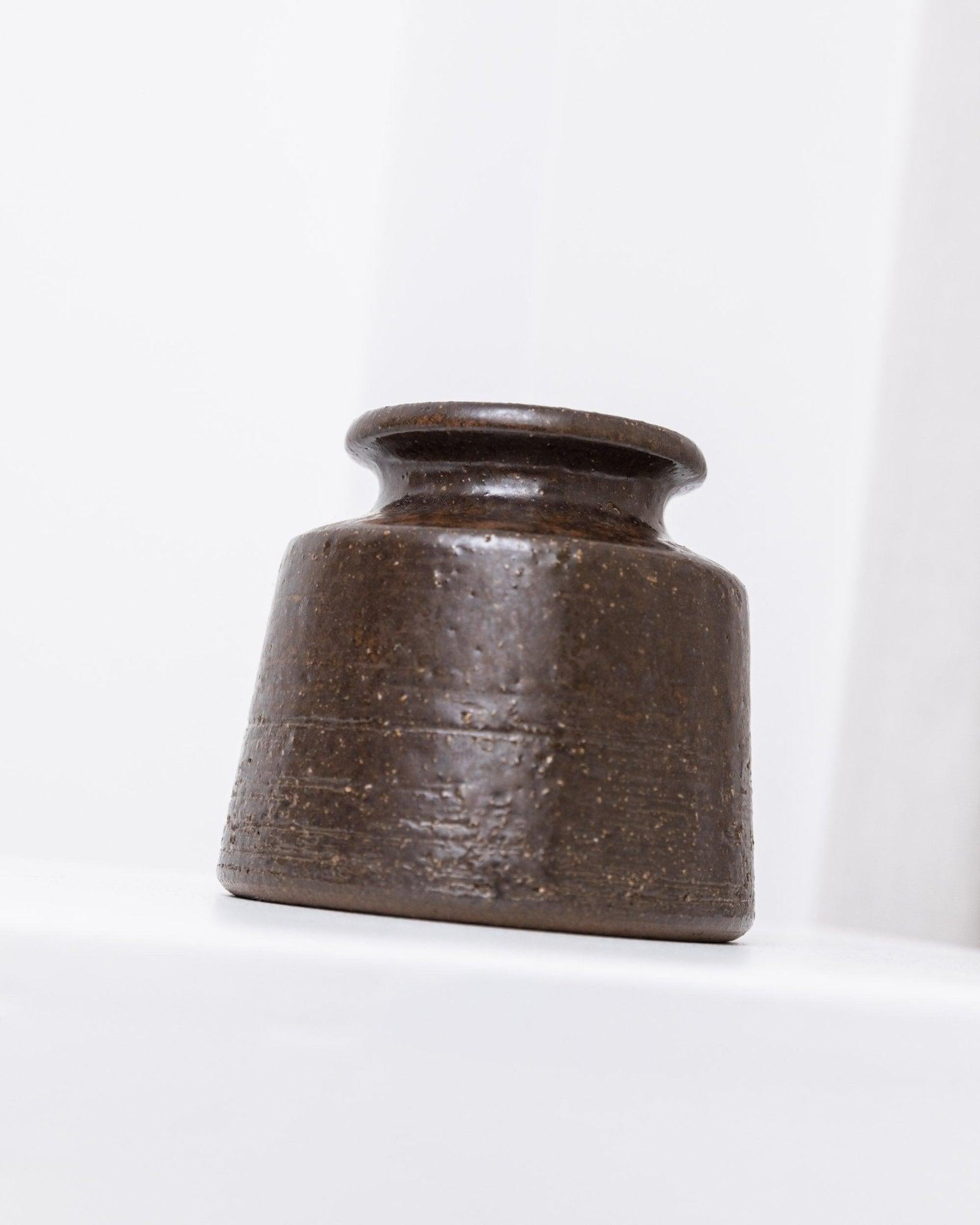 Vaso in ceramica dello Studio Rudi Stahl - forma organica in marrone scuro - gres porcellanato - metà secolo 1960

Ora con spedizione gratuita in tutto il mondo! Ravviva i tuoi interni con il nostro vaso in ceramica Rudi Stahl Studio! La sua forma