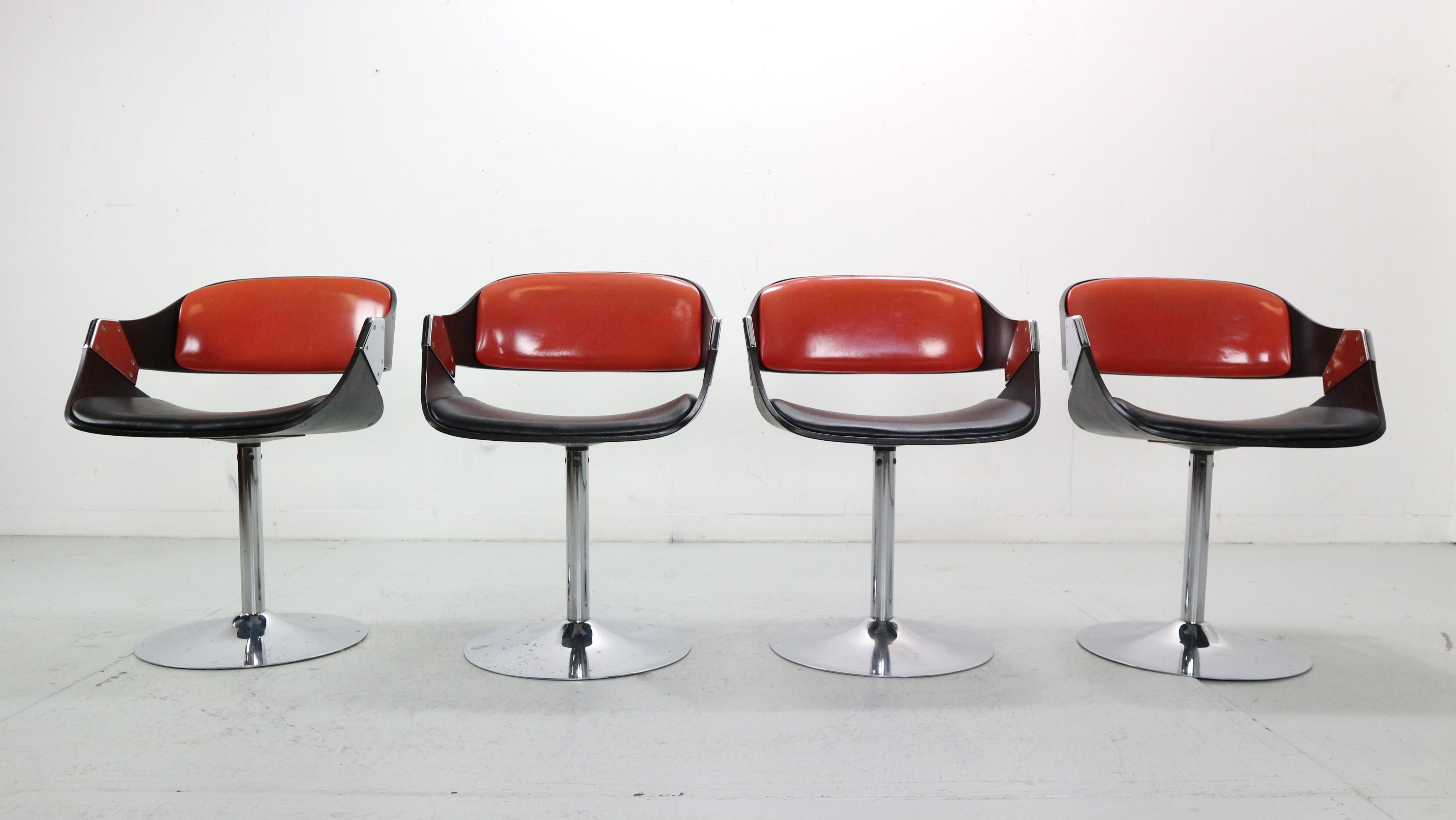 Space age period set of 4 dinning swivel chairs designed by Rudi Verelst and manufactured by Novalux, in 1970's period Belgium.

Model- 