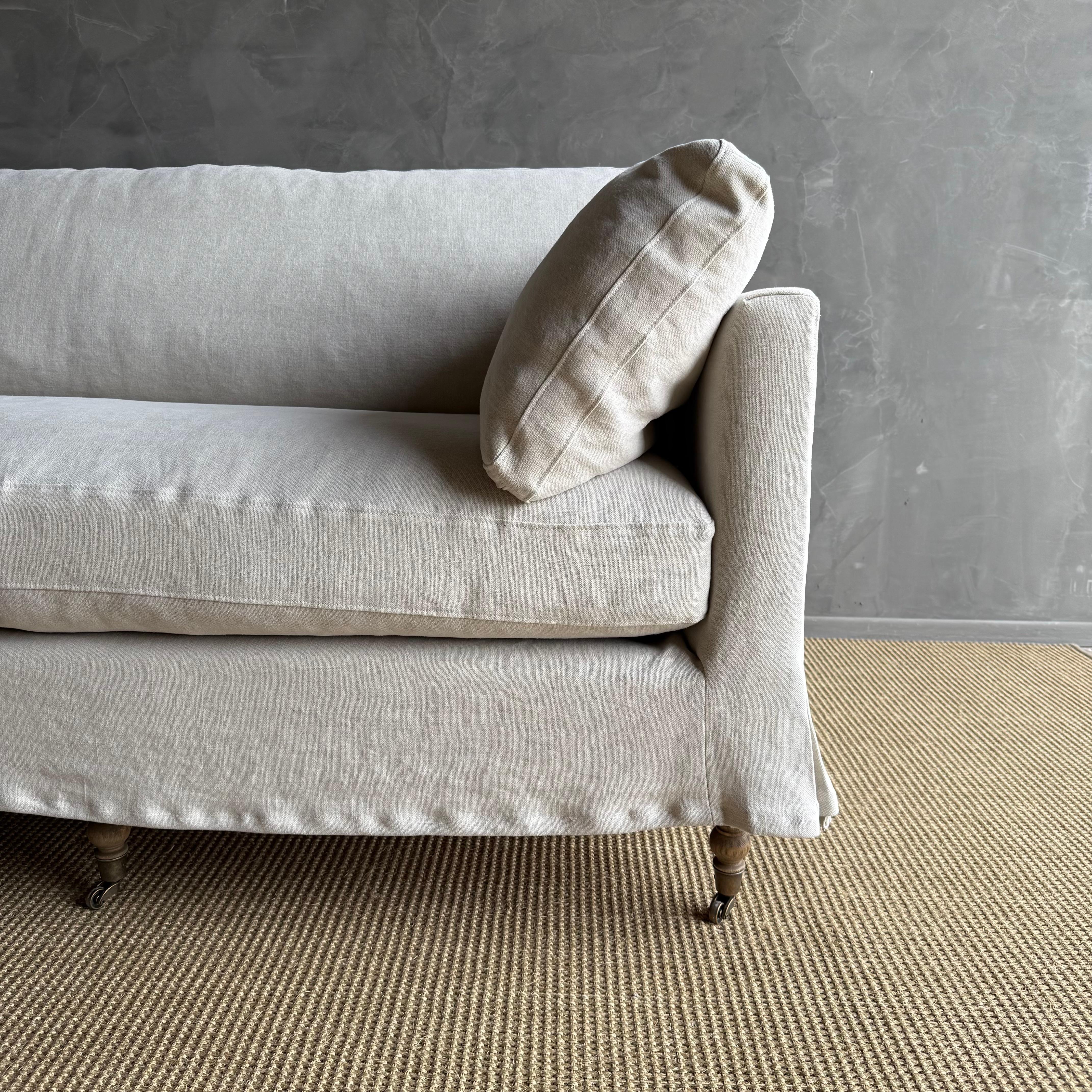 Rudin Slip Covered Stone Washed Linen Sofa with Down Cushions Siglo XXI y contemporáneo en venta