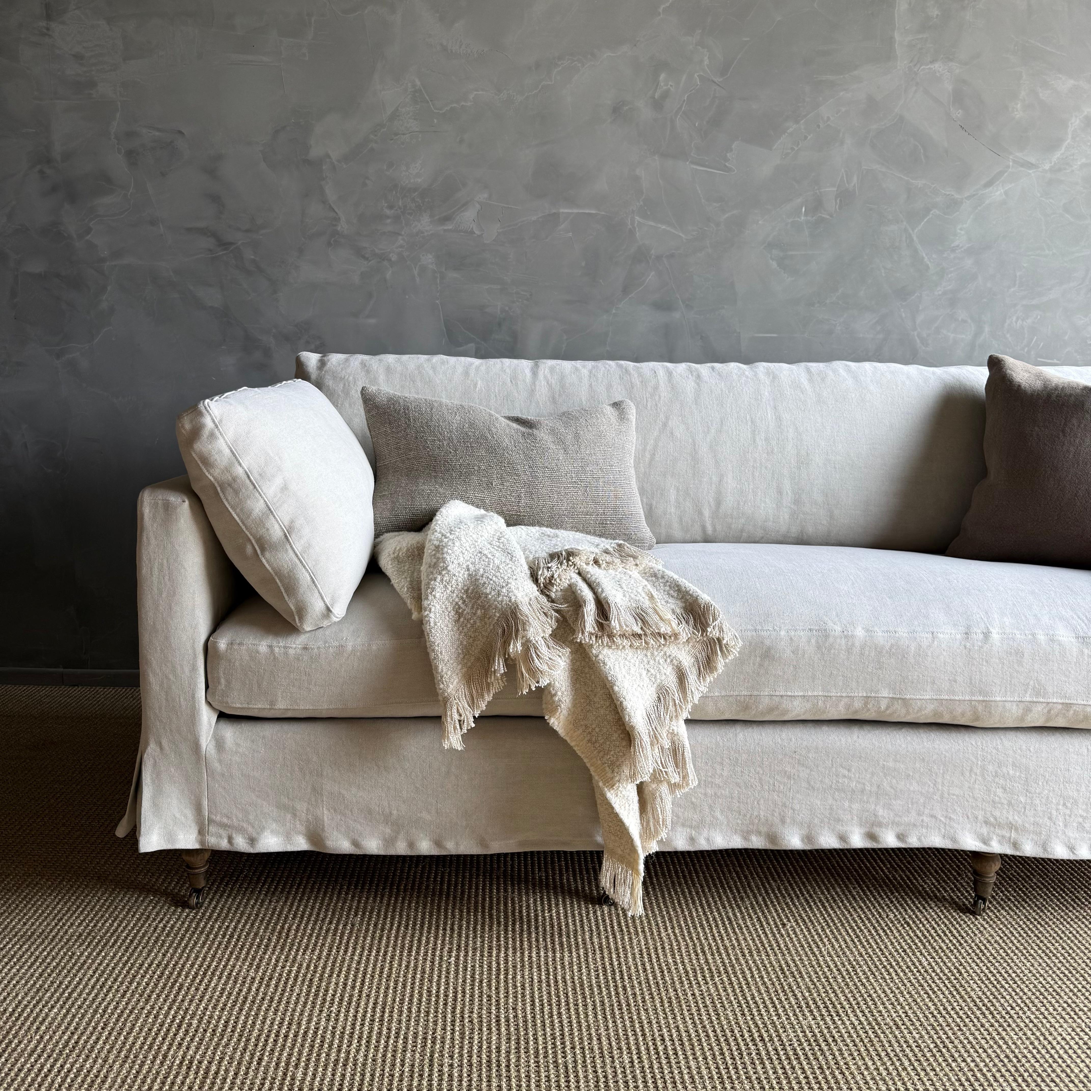 Rudin Slip Covered Stone Washed Linen Sofa with Down Cushions en venta 2