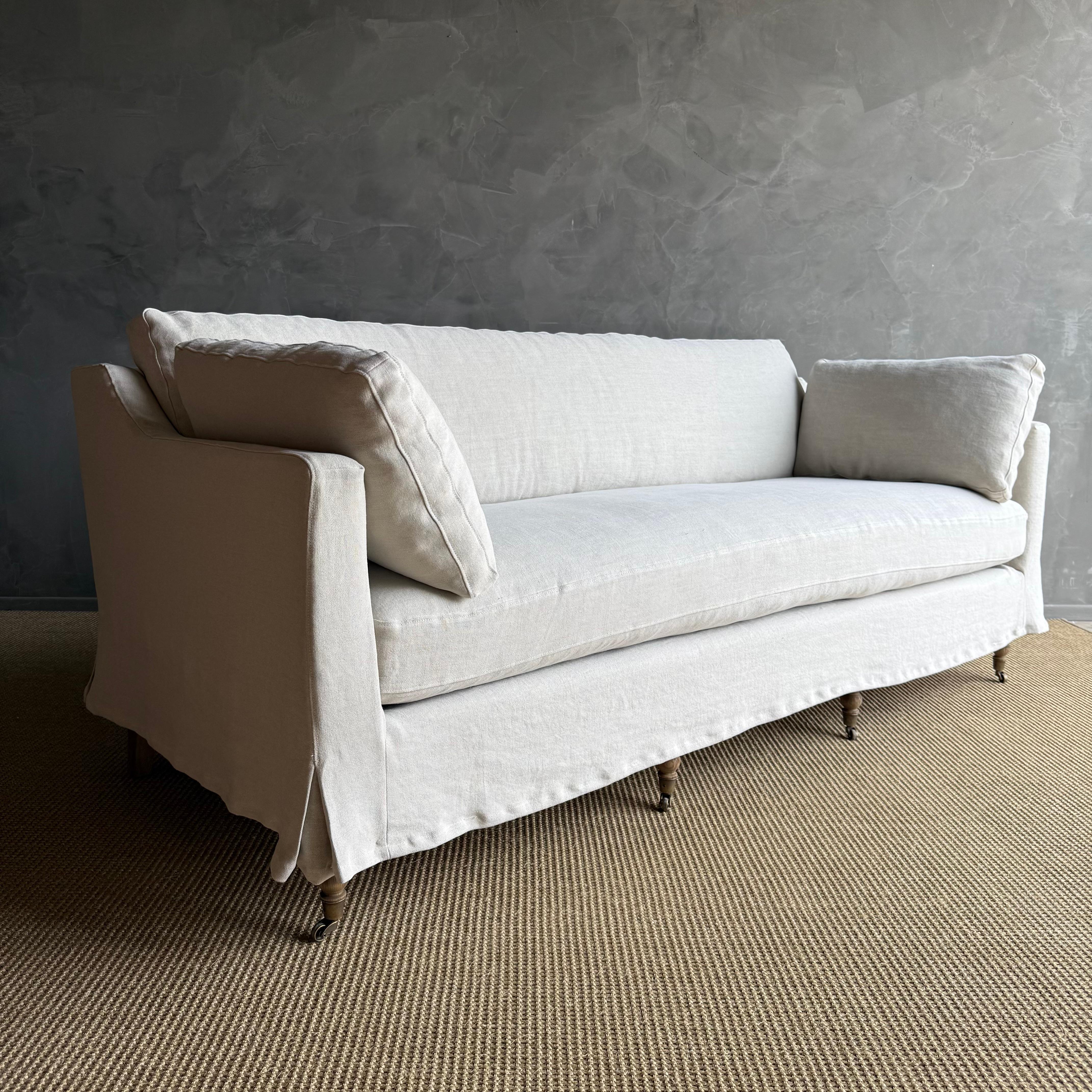 Rudin Slip Covered Stone Washed Linen Sofa with Down Cushions en venta 3