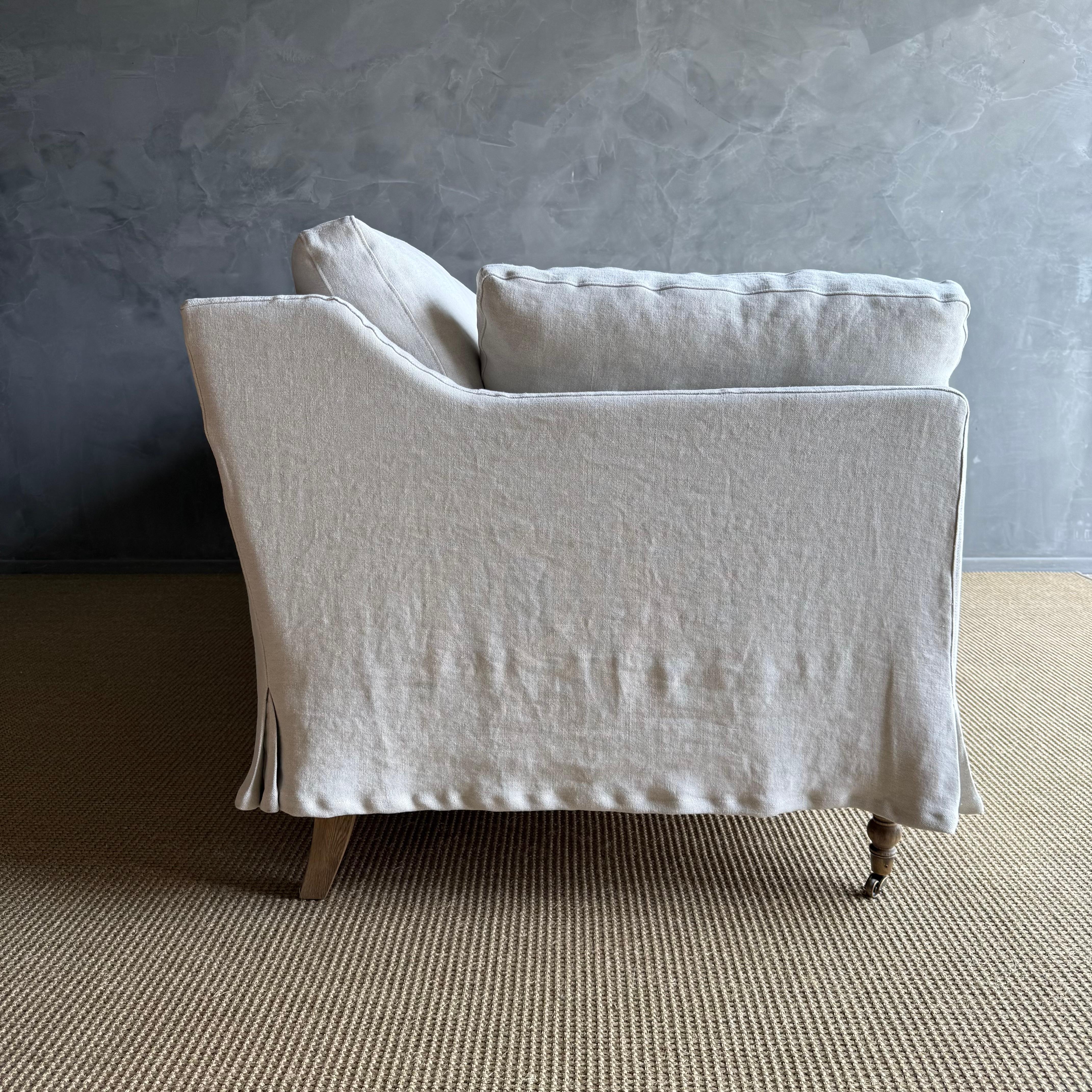 Rudin Slip Covered Stone Washed Linen Sofa with Down Cushions en venta 4