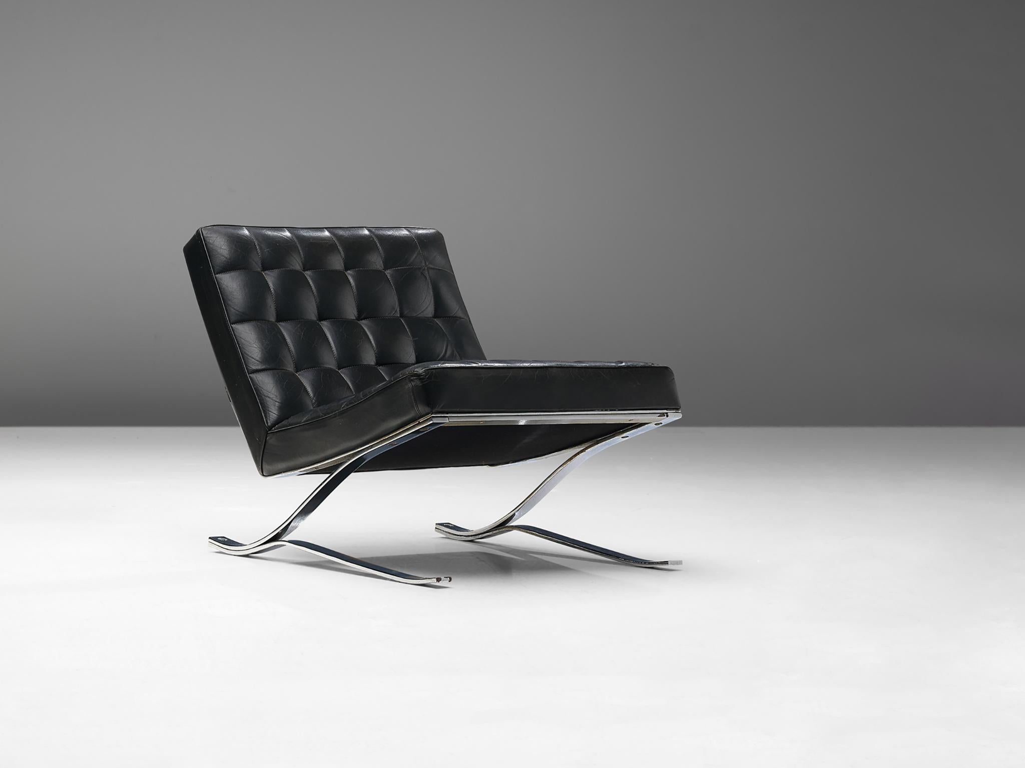 Rudolf Horn for Rölf Potsdam, cantilever lounge chair, leather, chrome-plated steel, Germany, design 1964 and manufactured in 1966

DDR-designer Rudolf Horn strongly admired the iconic ‘Barcelona chair’ designed by the renowned architect Ludwig Mies
